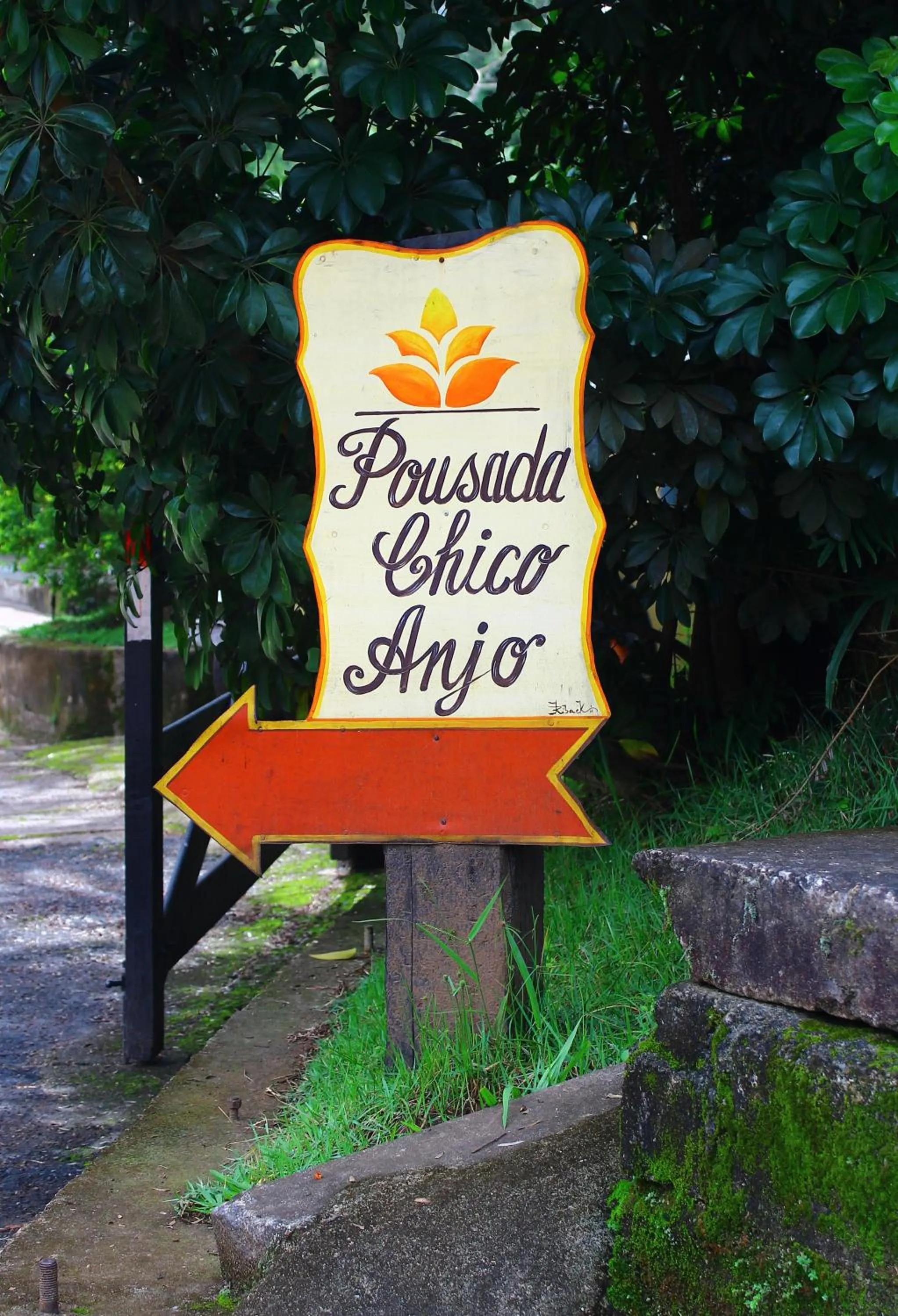 Property logo or sign in Pousada Boutique Chico Anjo