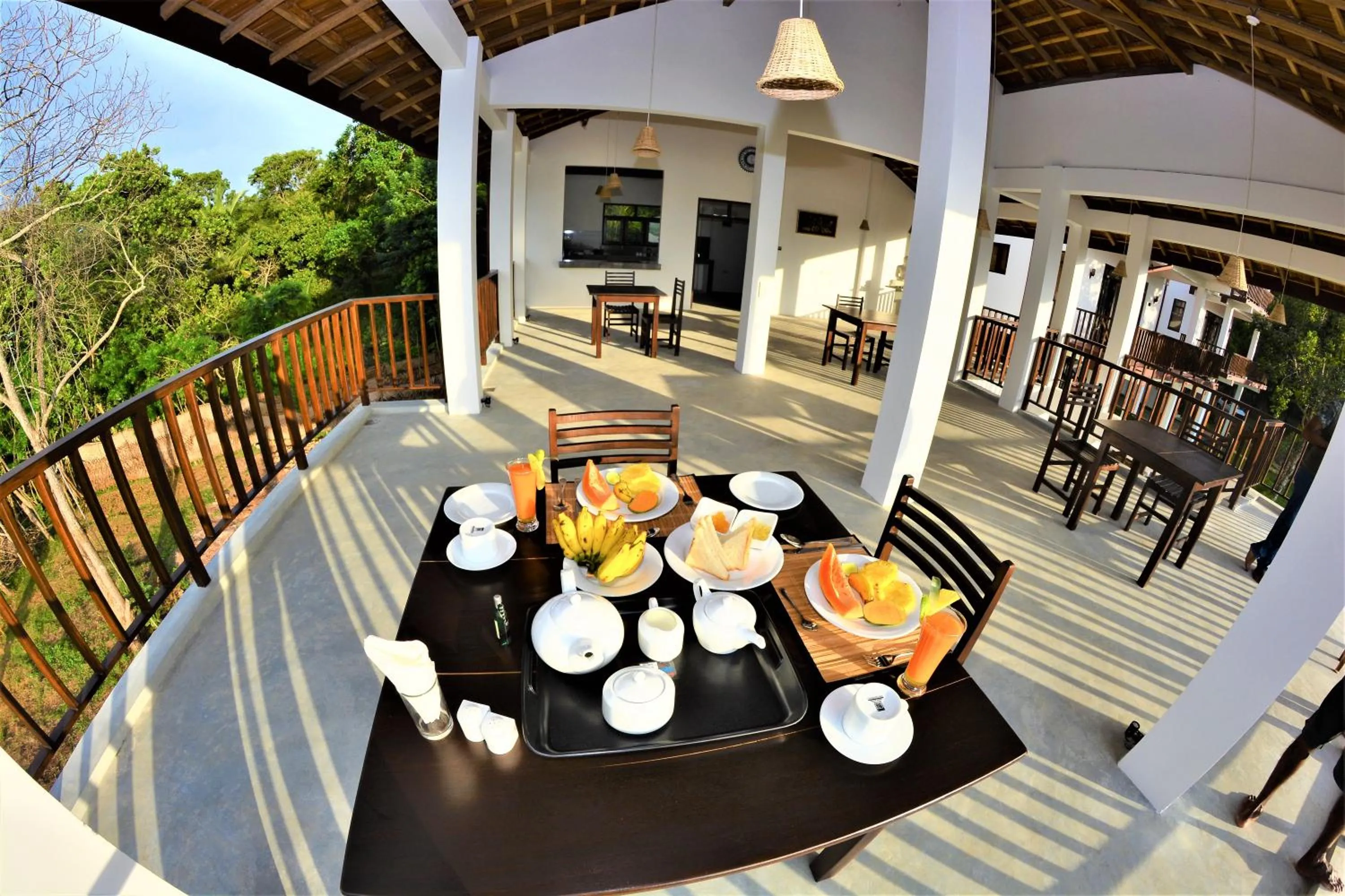 Food and drinks in Ashansa Lagoon Resort
