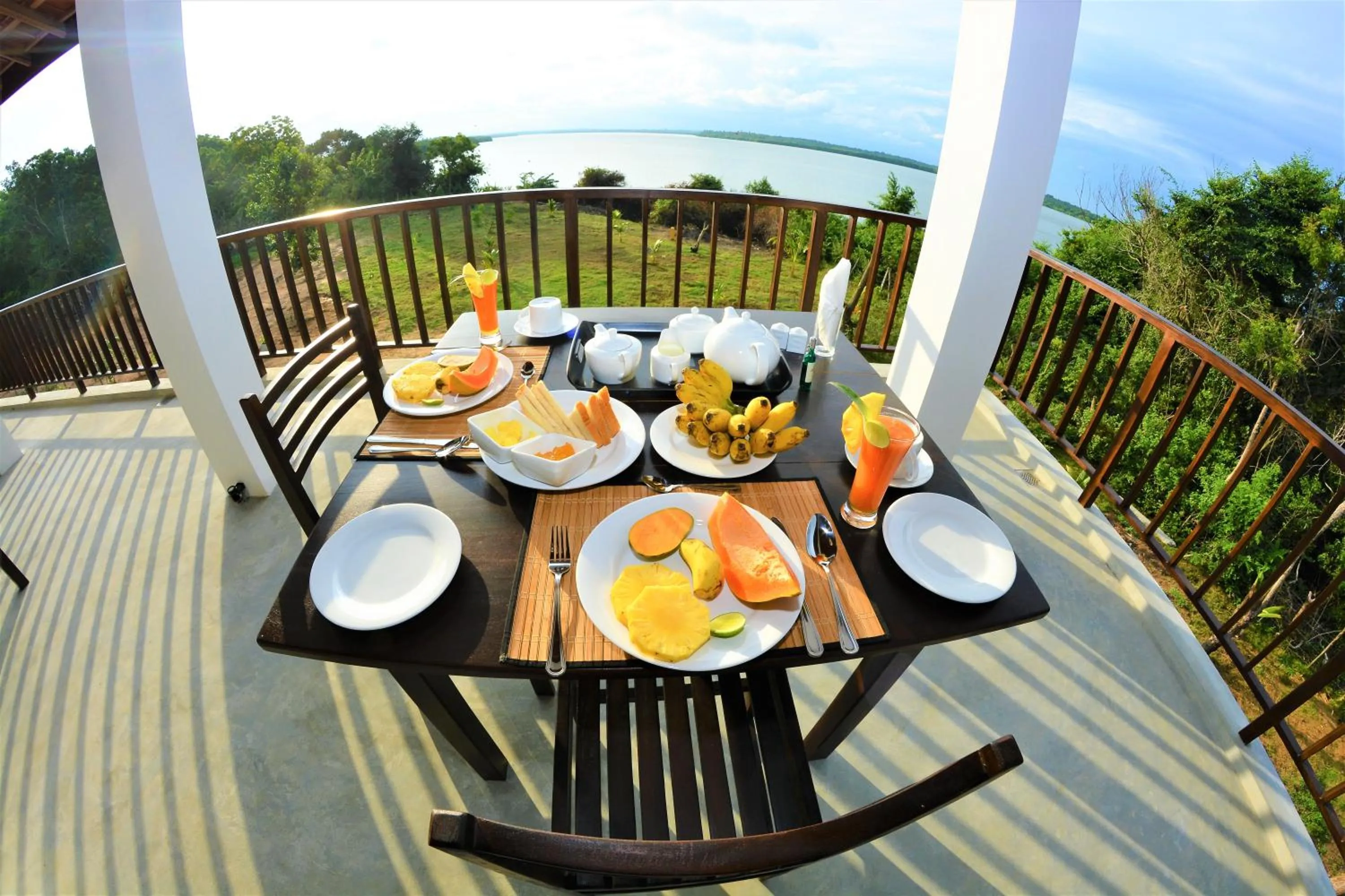 Food and drinks in Ashansa Lagoon Resort