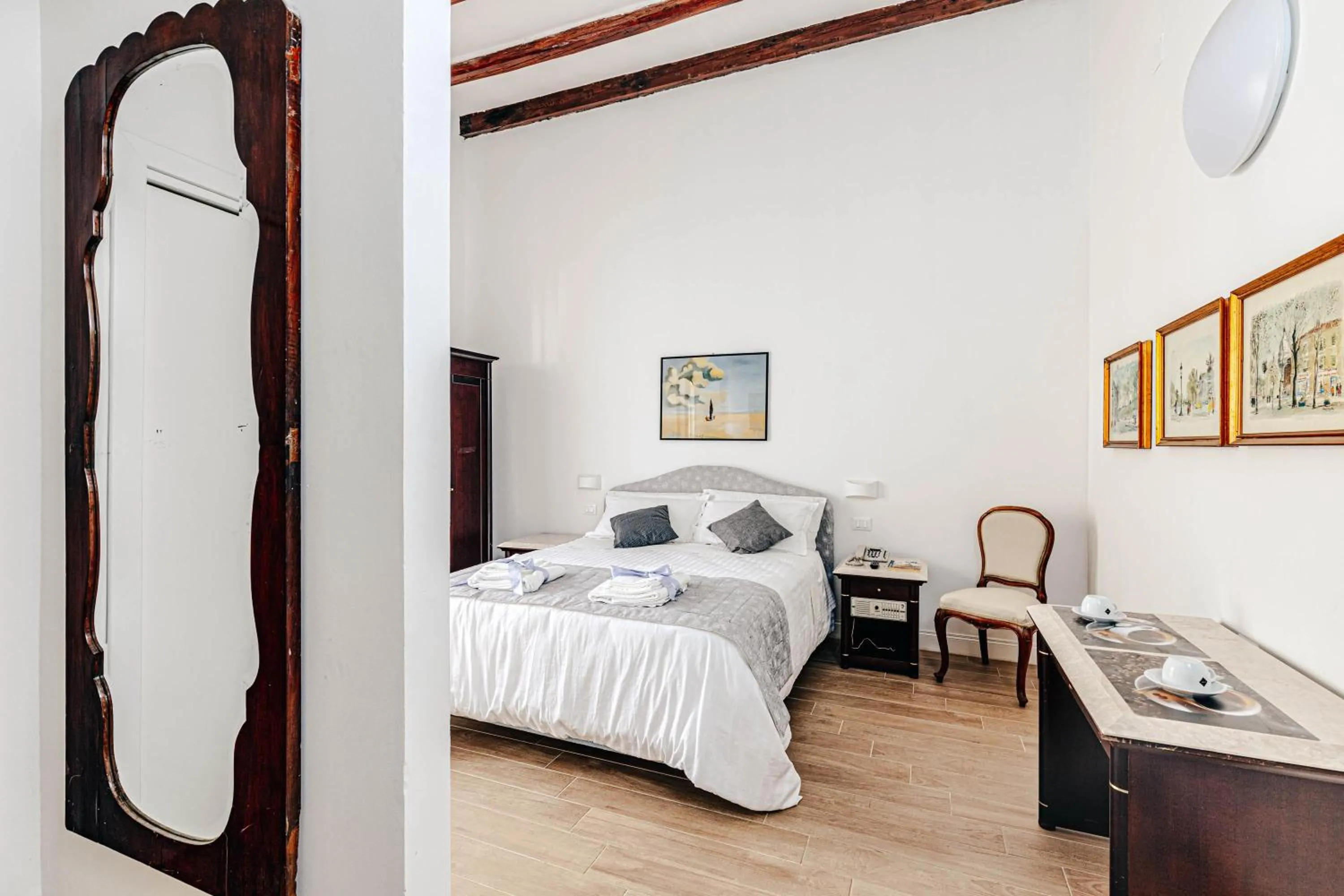 Photo of the whole room, Bed in Giulio Cesare 14, Residence