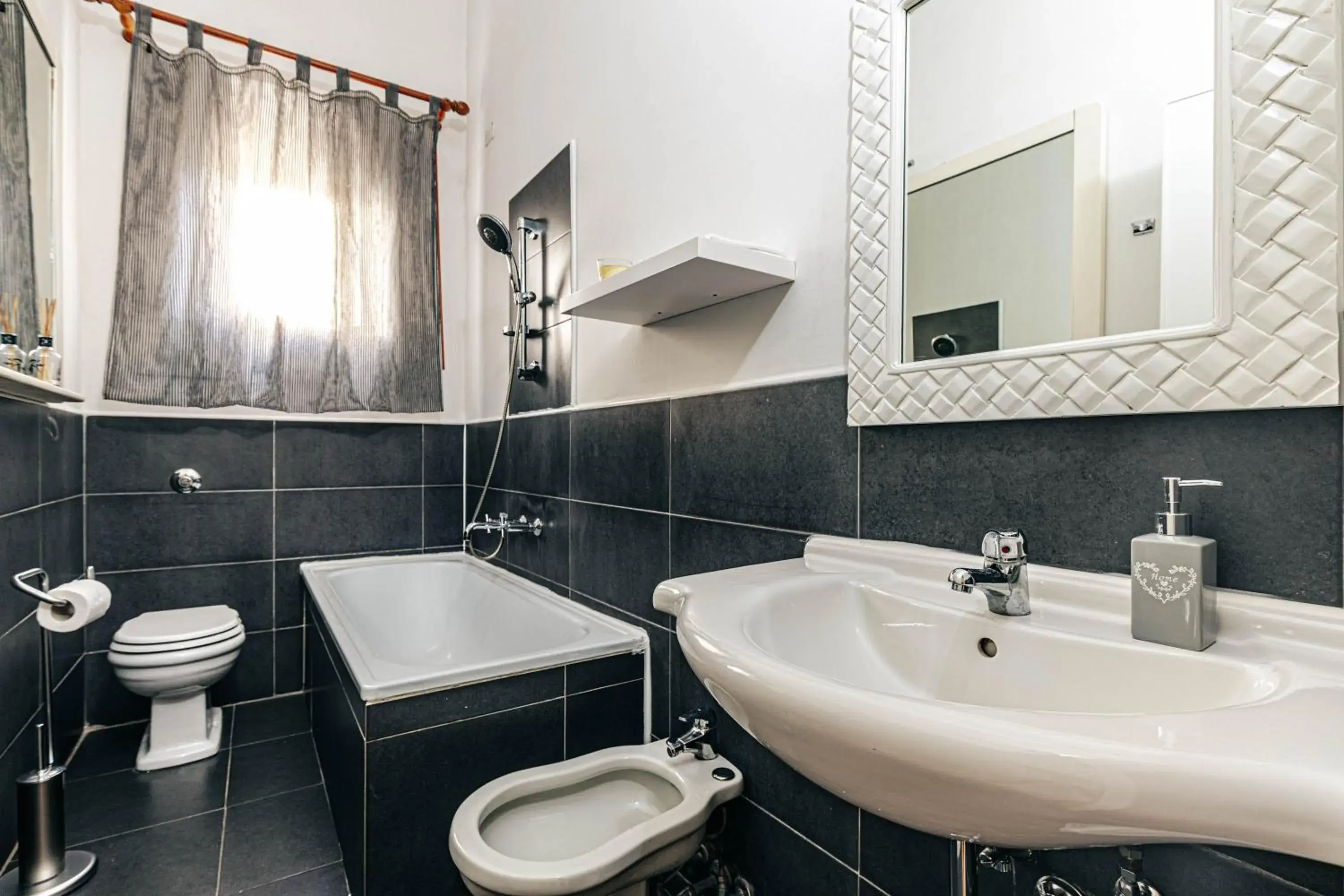 Double Room in Giulio Cesare 14, Residence Double Room in Giulio Cesare 14, Residence