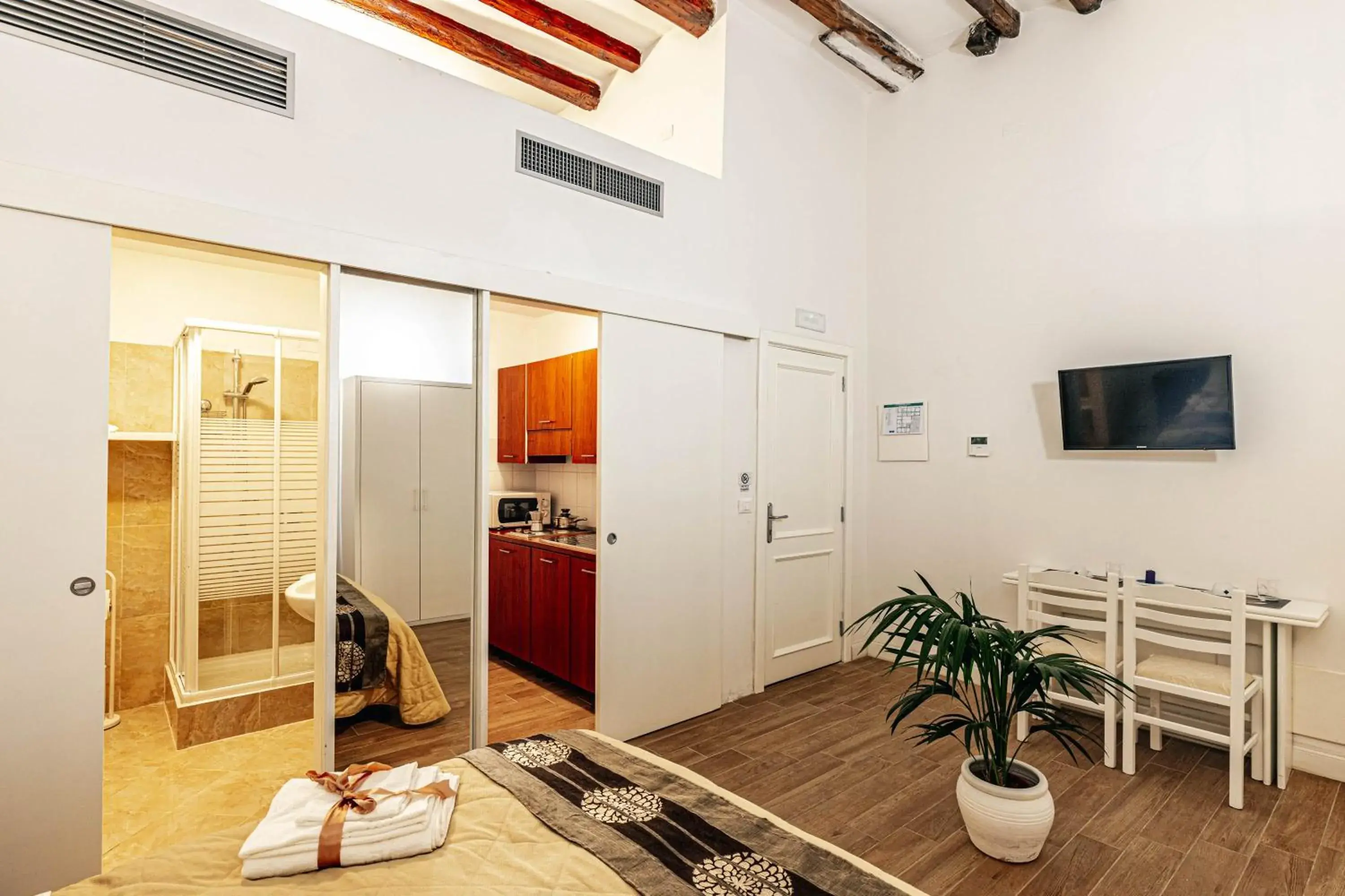 Photo of the whole room in Giulio Cesare 14, Residence Photo of the whole room in Giulio Cesare 14, Residence