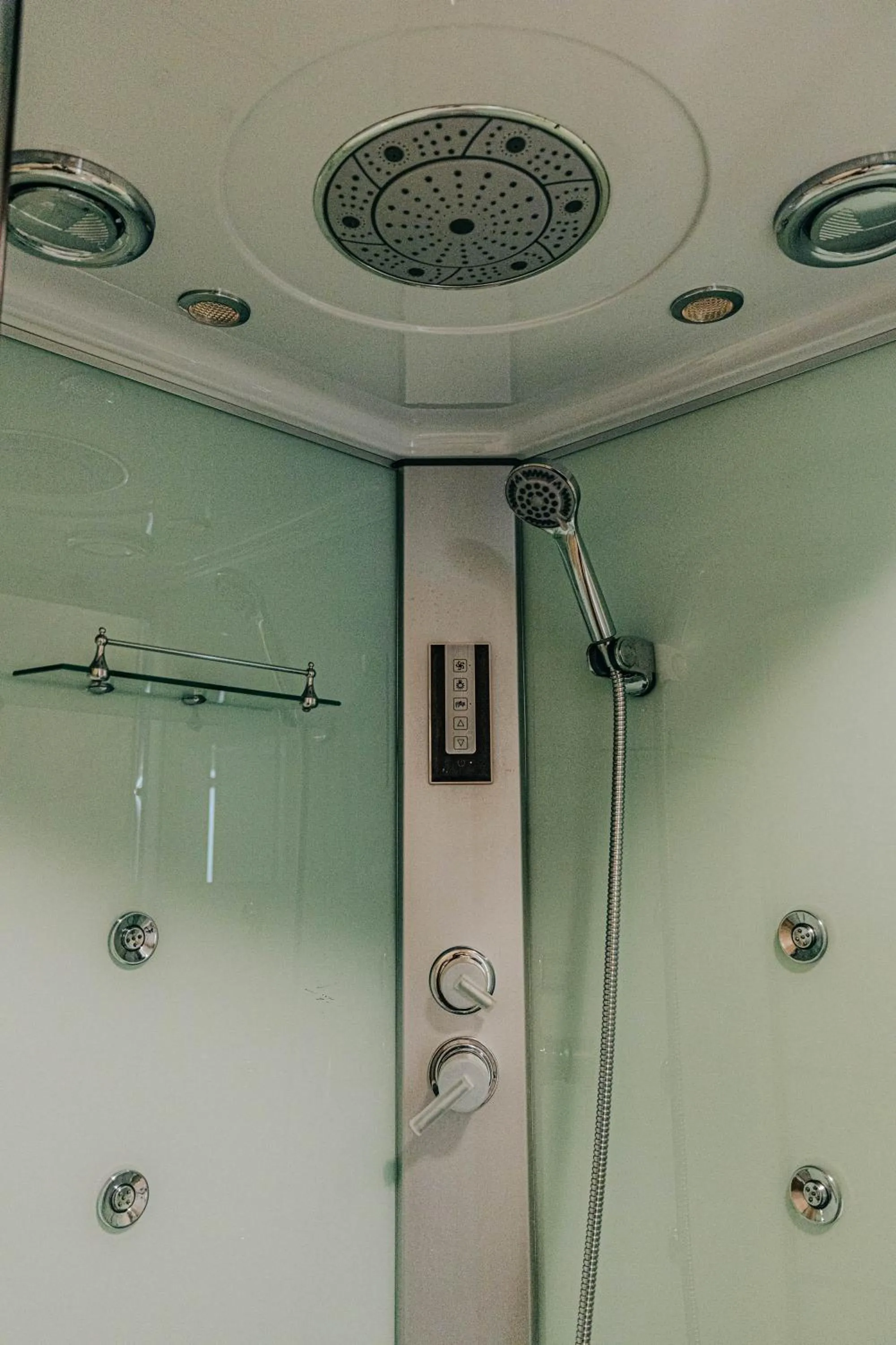 Shower in Giulio Cesare 14, Residence