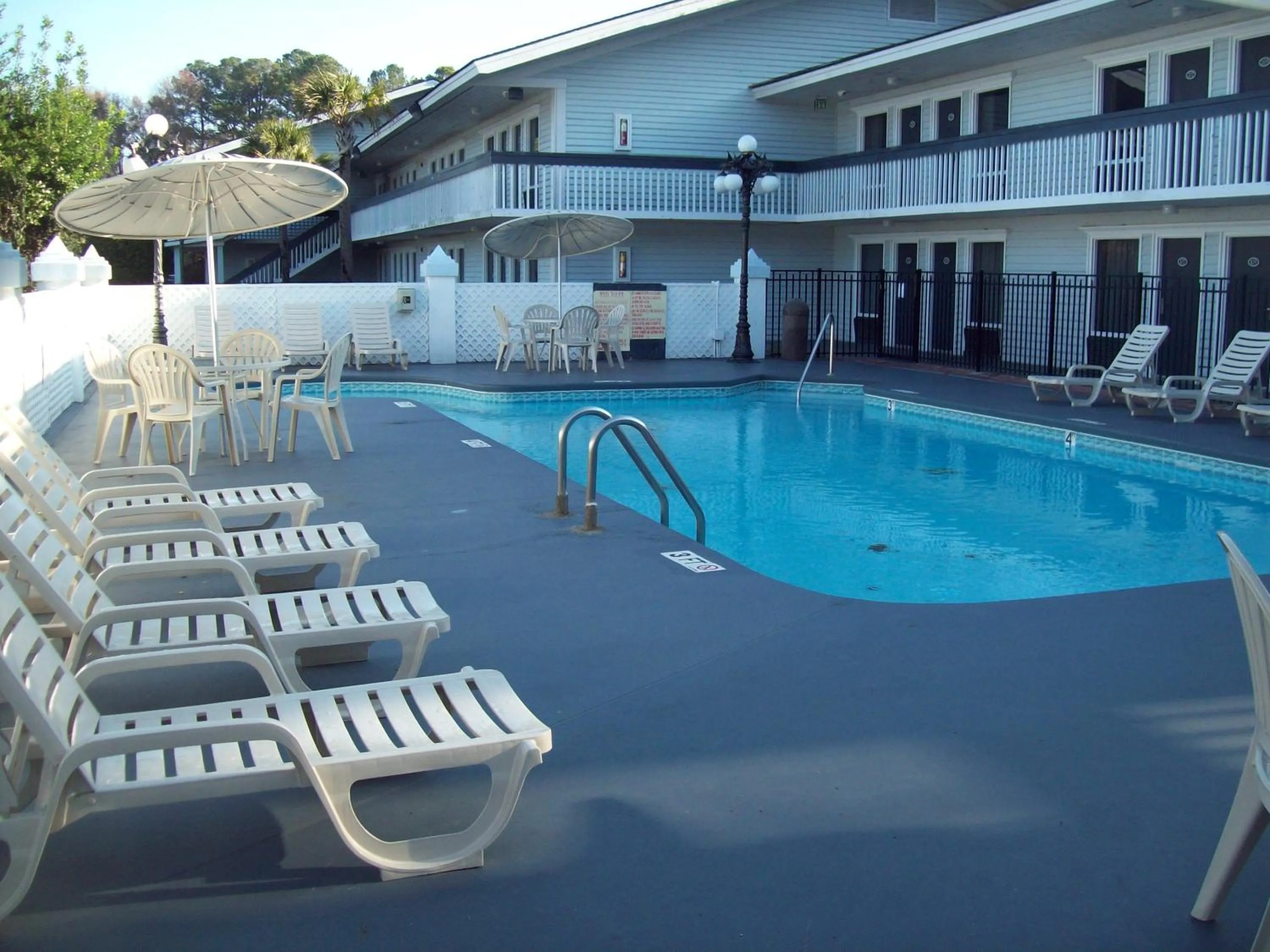 Swimming pool in Days Inn by Wyndham Savannah Airport