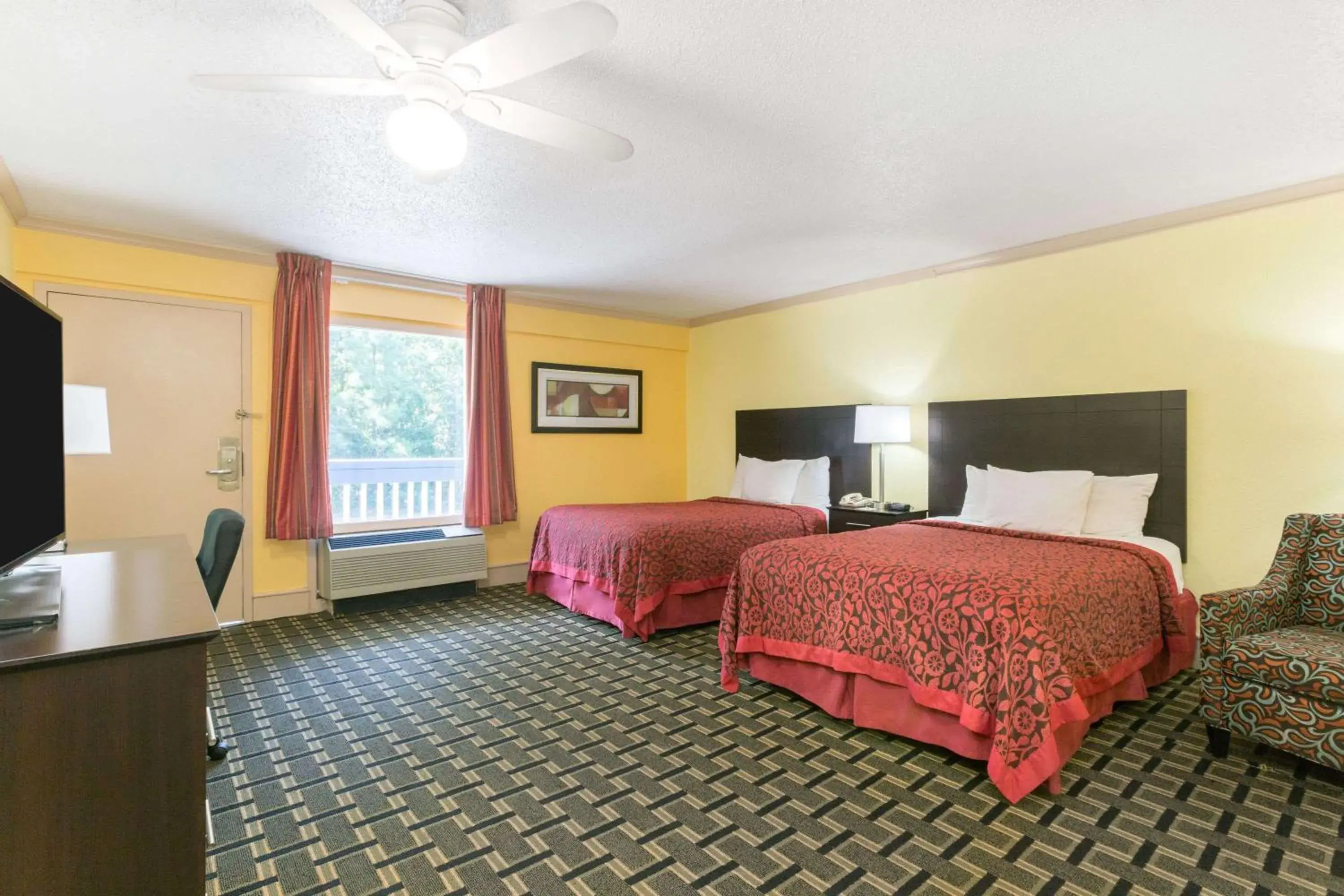 Deluxe Double with Two Double Beds - Non-Smoking in Days Inn by Wyndham Savannah Airport Deluxe Double with Two Double Beds - Non-Smoking in Days Inn by Wyndham Savannah Airport