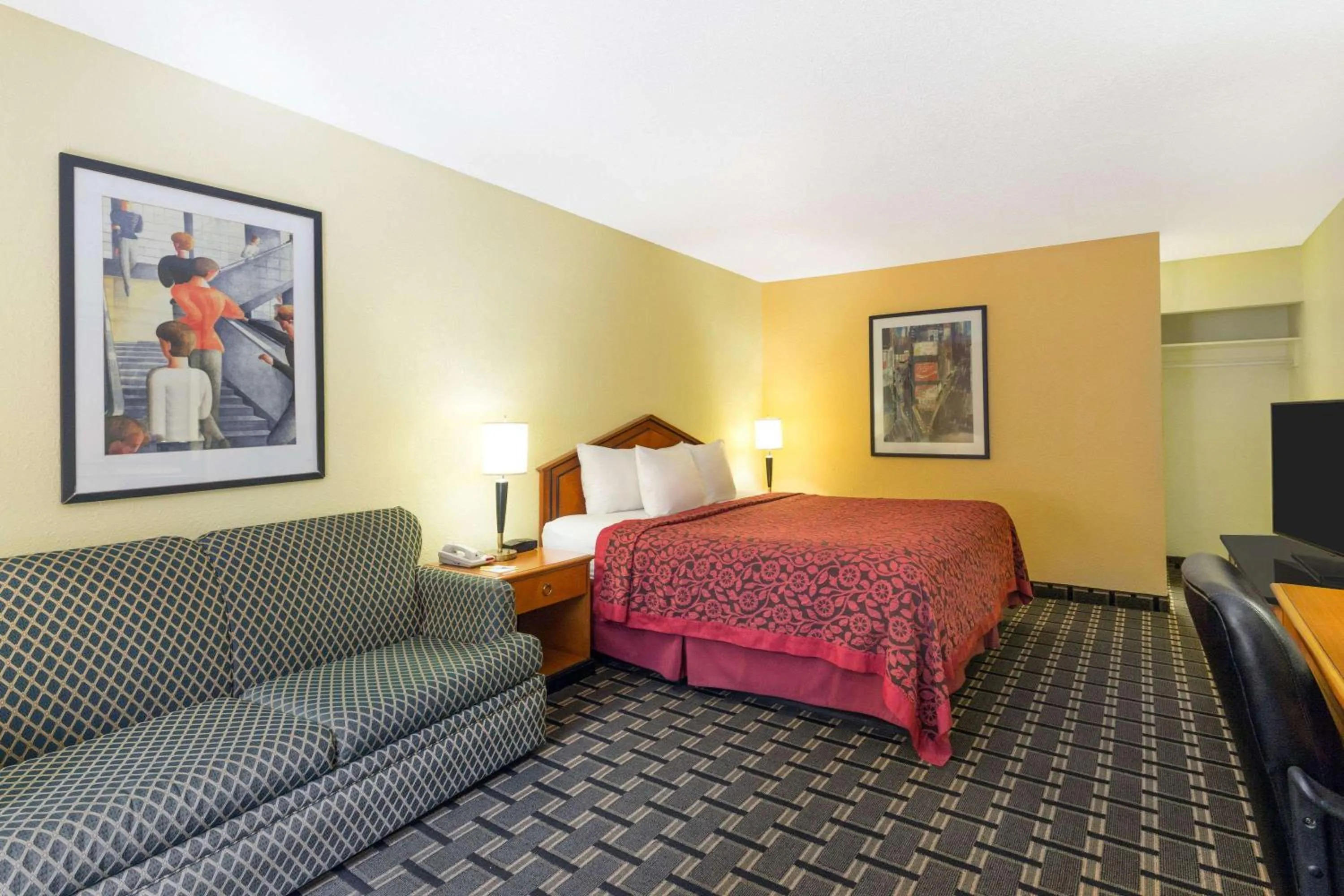 Photo of the whole room, Bed in Days Inn by Wyndham Savannah Airport