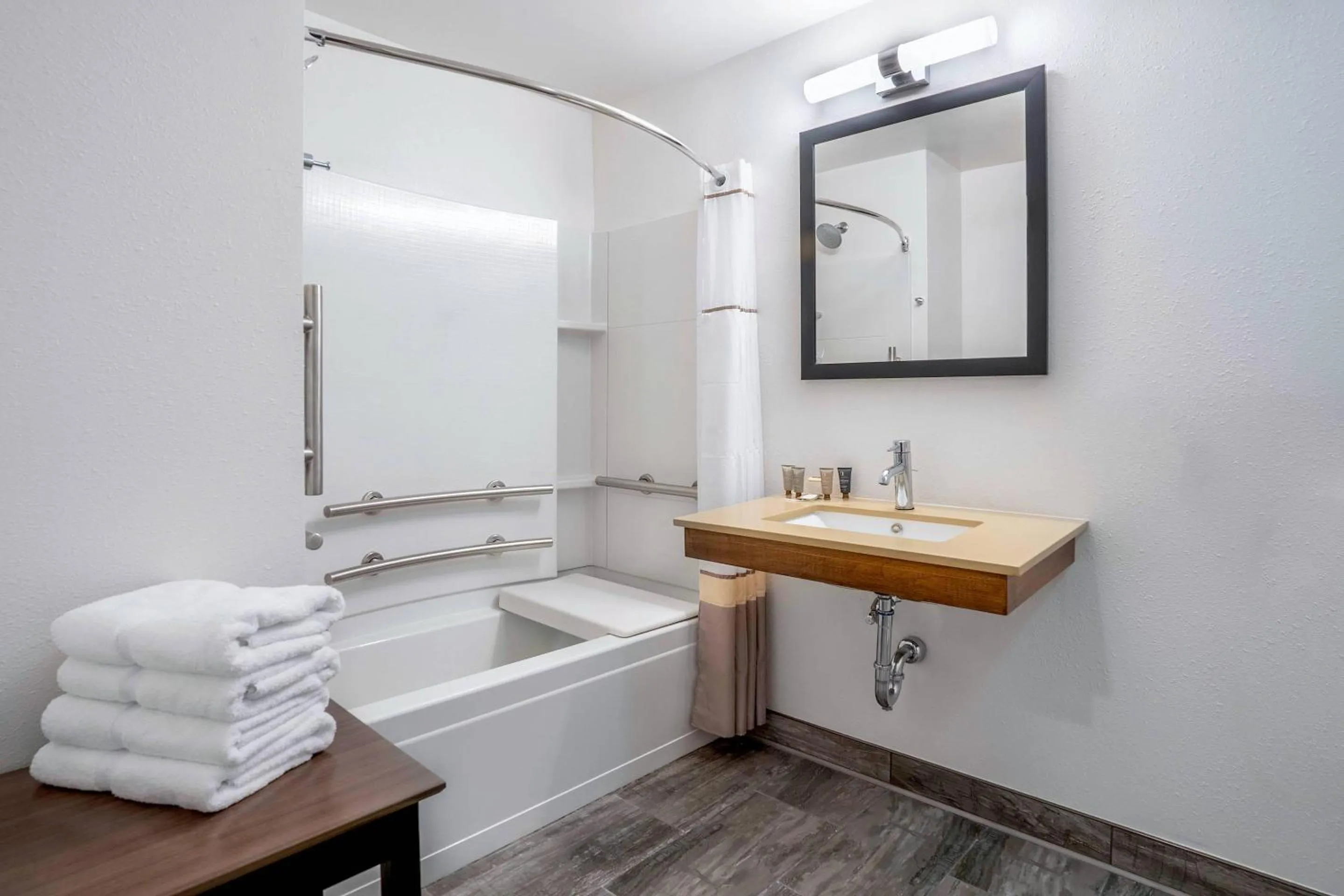 Bedroom in Riverview Inn & Suites, an Ascend Collection Hotel