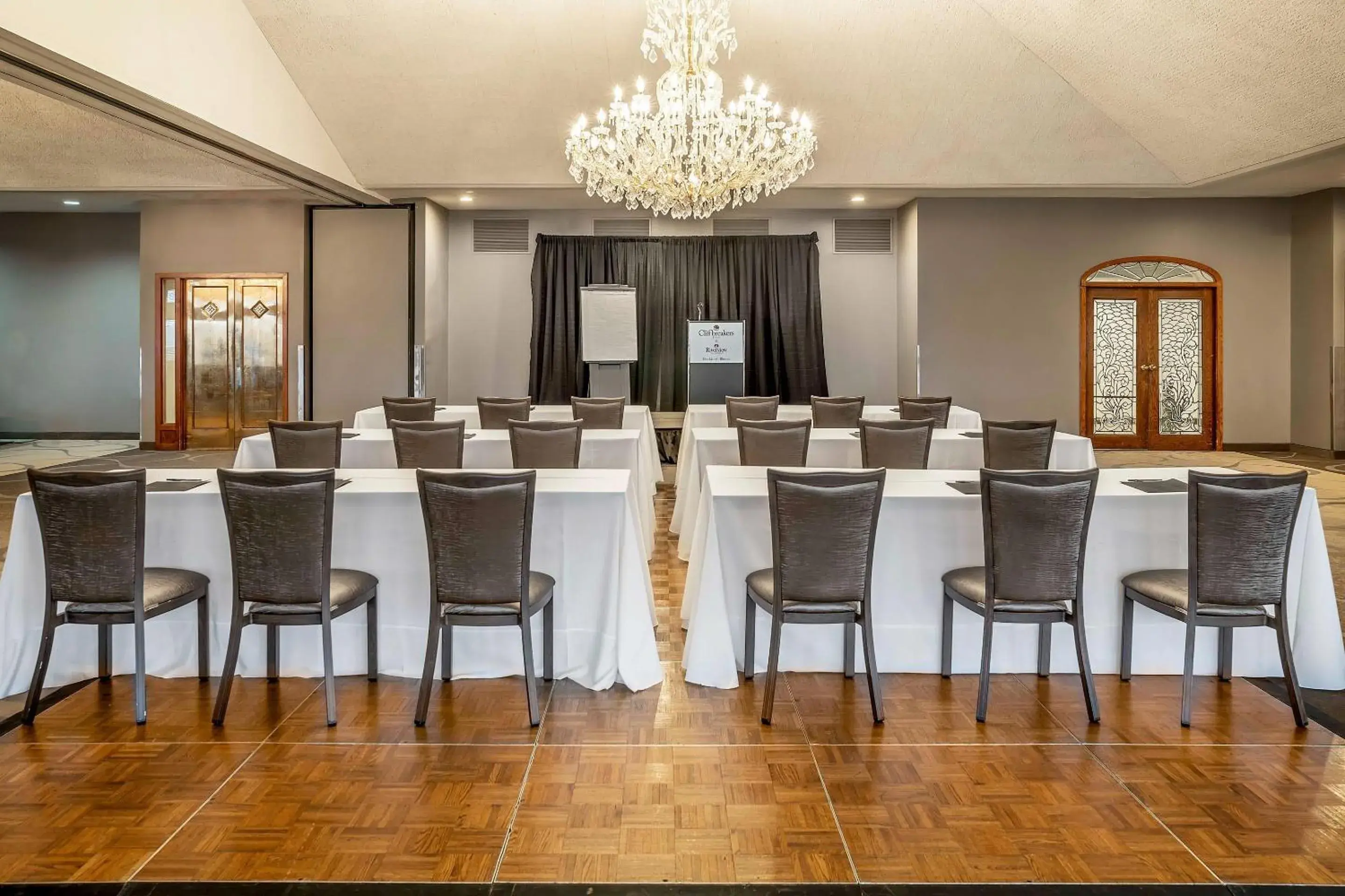 Meeting/conference room in Riverview Inn & Suites, an Ascend Collection Hotel Meeting/conference room in Riverview Inn & Suites, an Ascend Collection Hotel