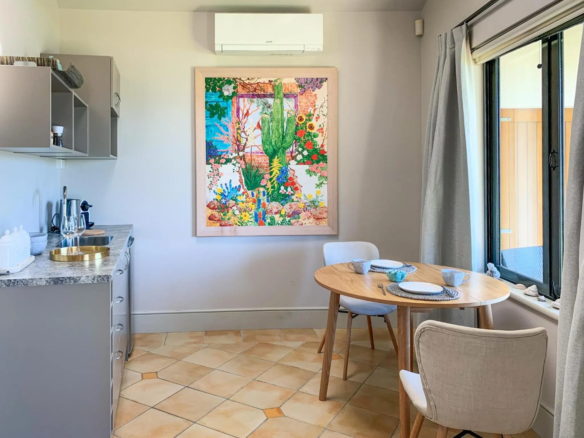 Coffee/tea facilities in Windhover Estate