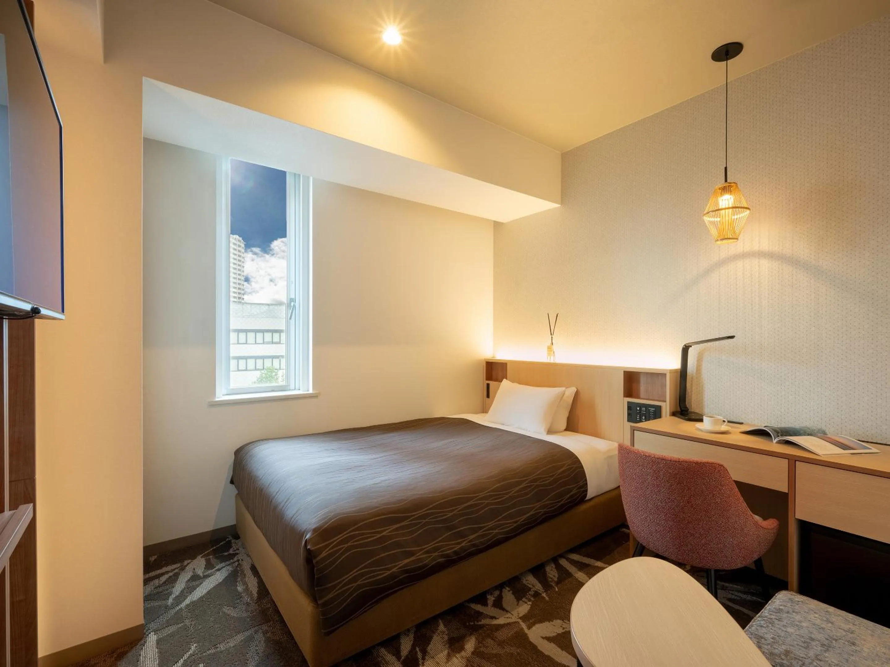 Photo of the whole room, Bed in Sendai Washington Hotel