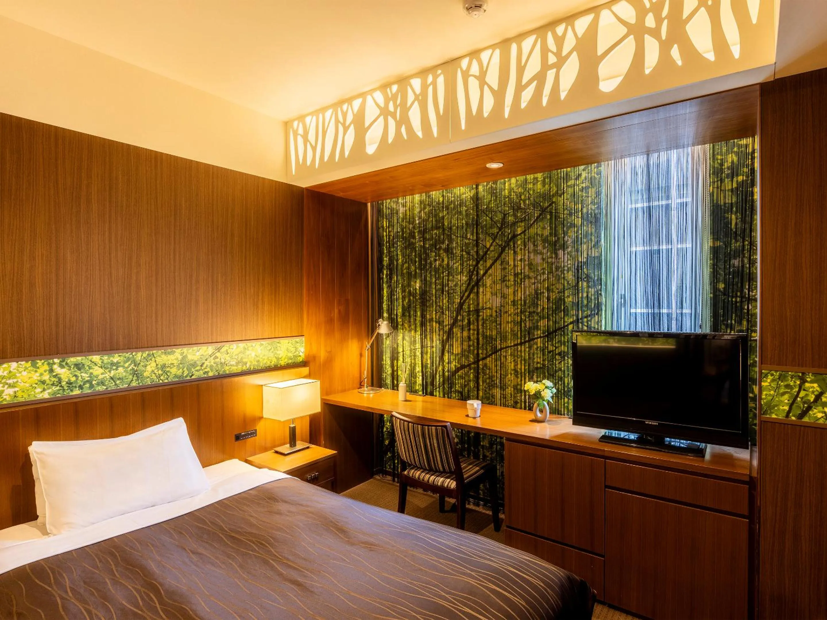 Photo of the whole room, Bed in Sendai Washington Hotel