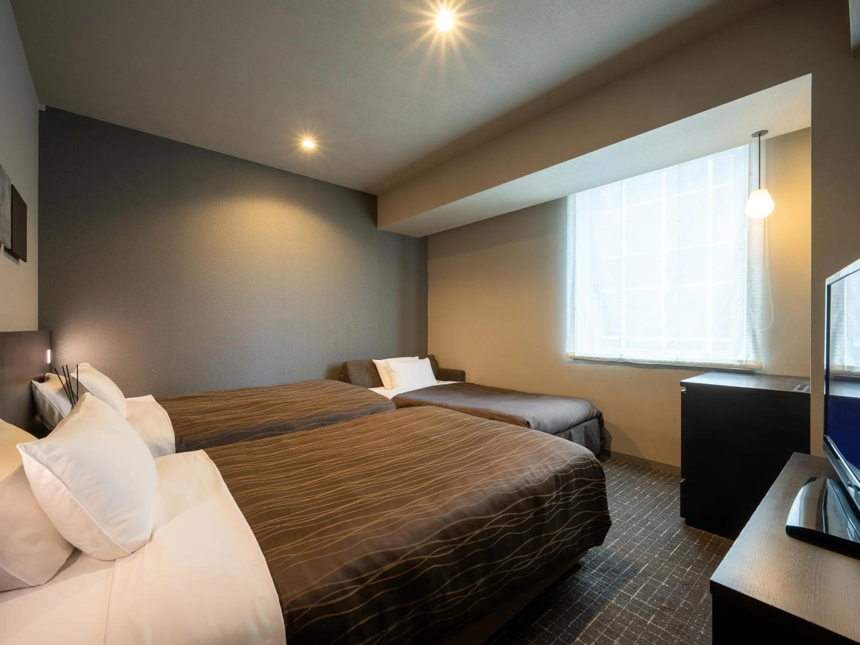 Photo of the whole room, Bed in Sendai Washington Hotel