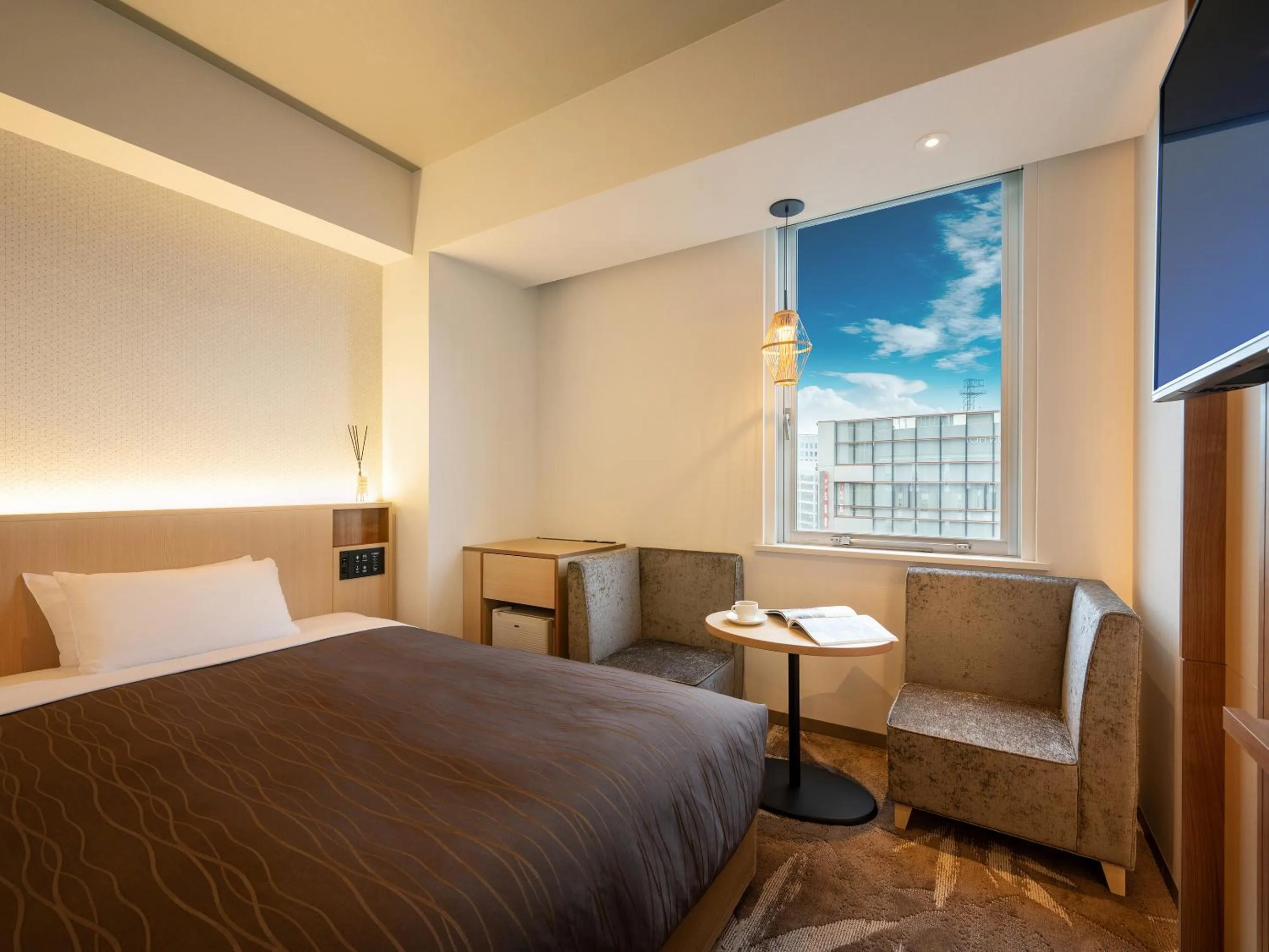 Photo of the whole room, Bed in Sendai Washington Hotel