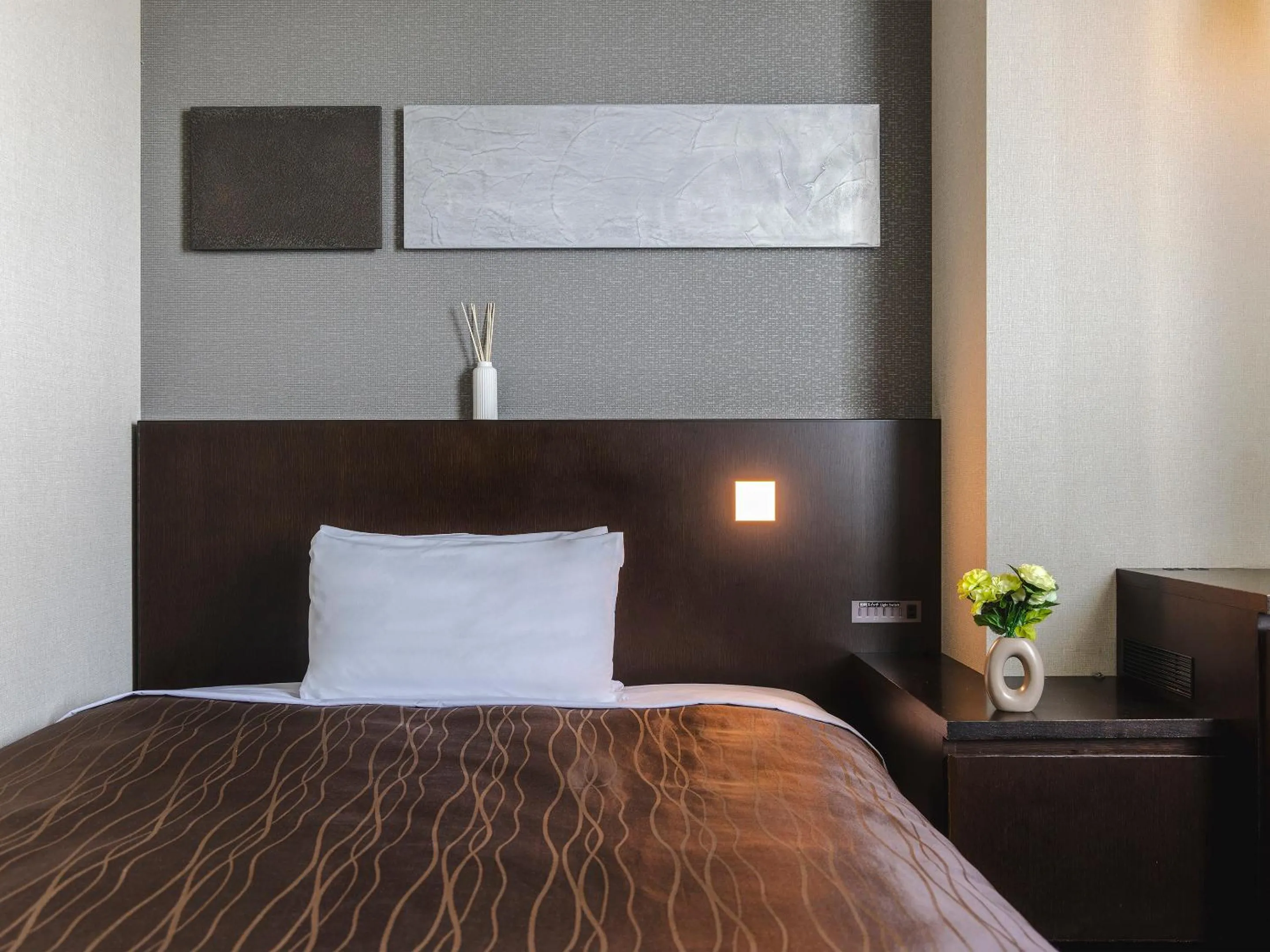 Photo of the whole room, Bed in Sendai Washington Hotel