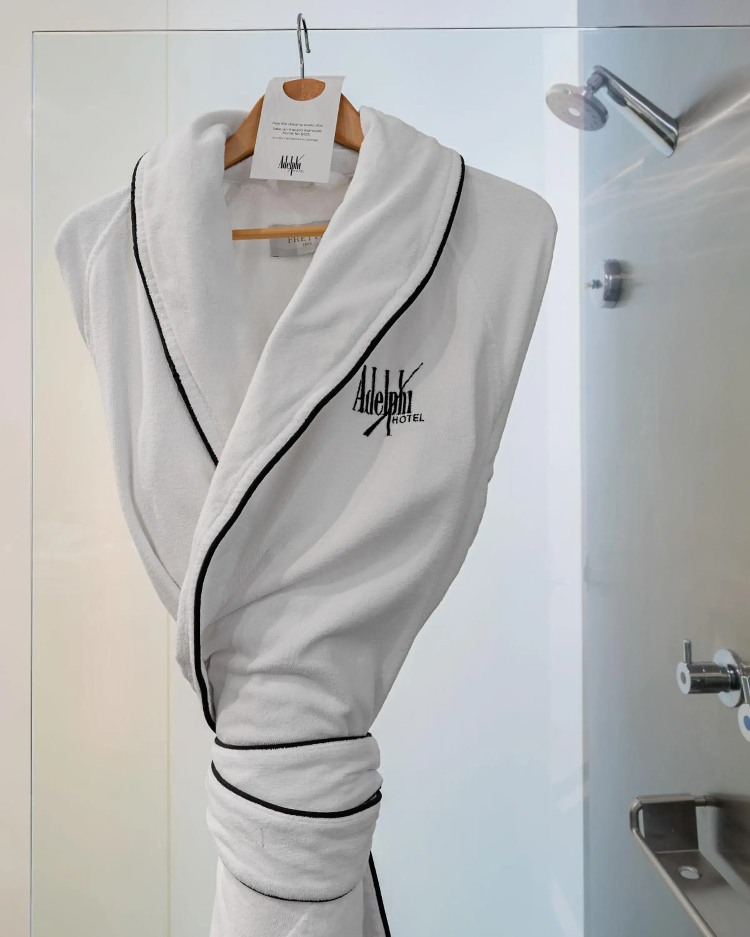 Twin Room in Adelphi Hotel Twin Room in Adelphi Hotel