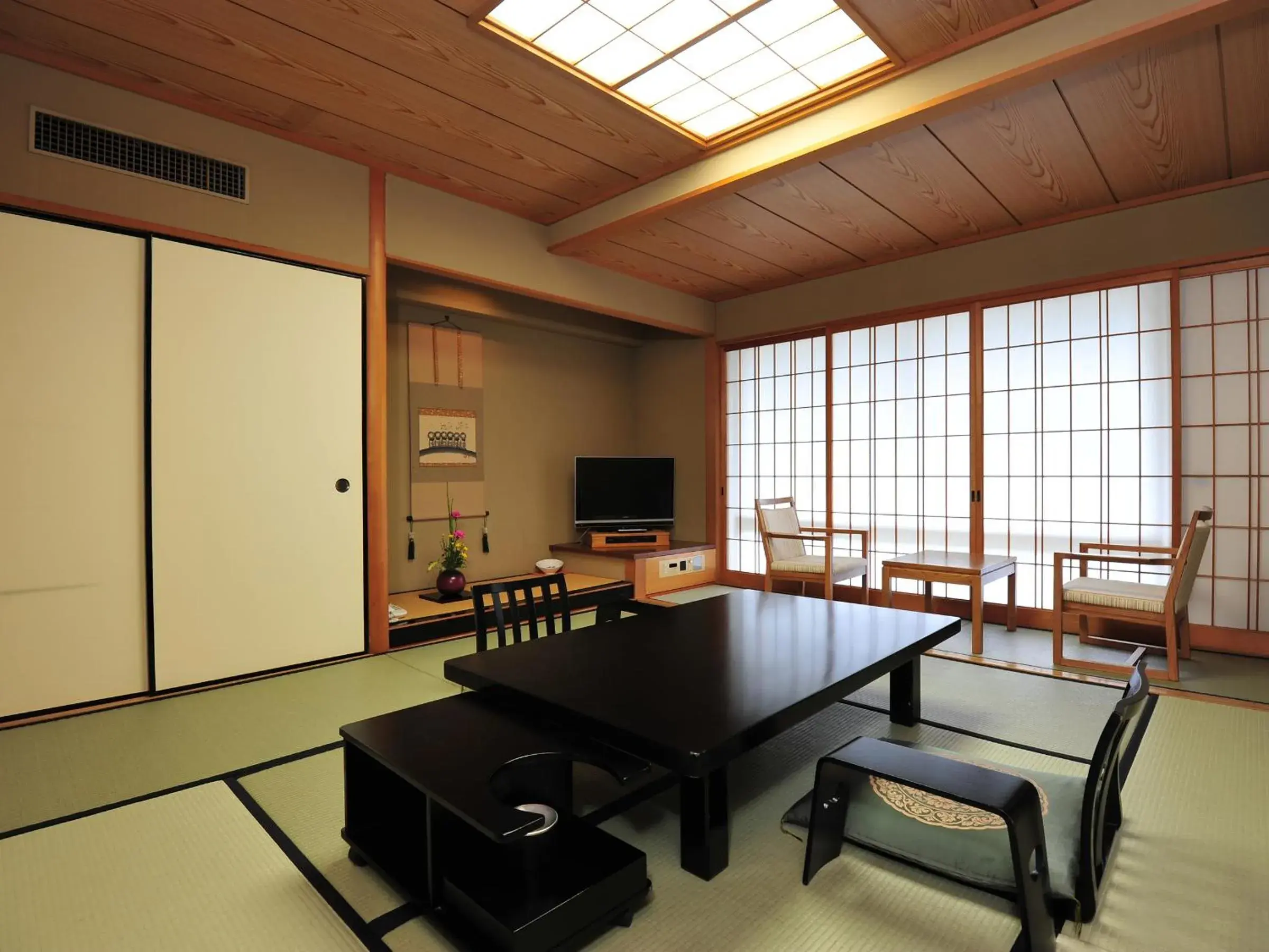 Photo of the whole room in Shiragiku Photo of the whole room in Shiragiku