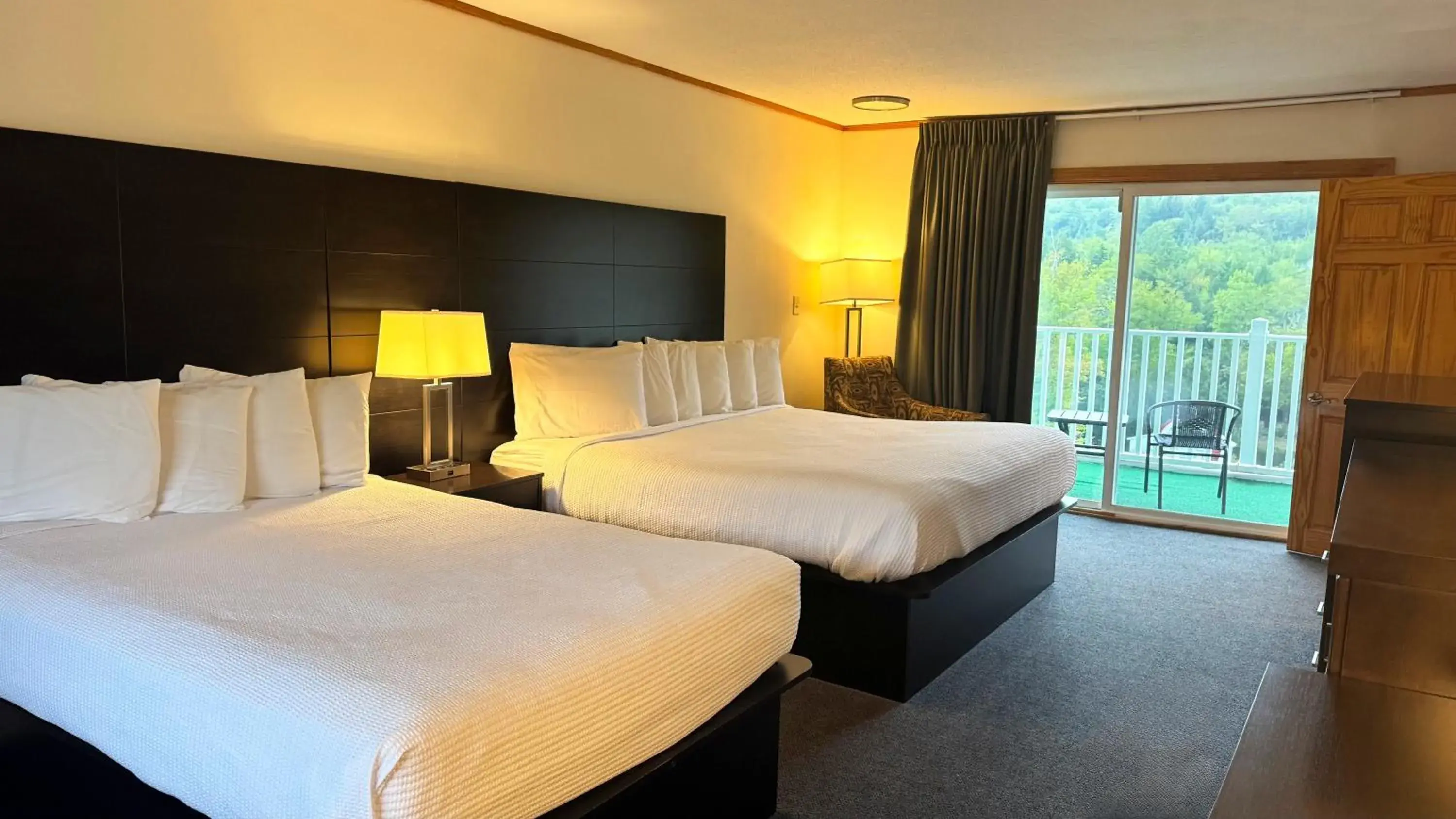 Bed in Indian Head Resort Bed in Indian Head Resort