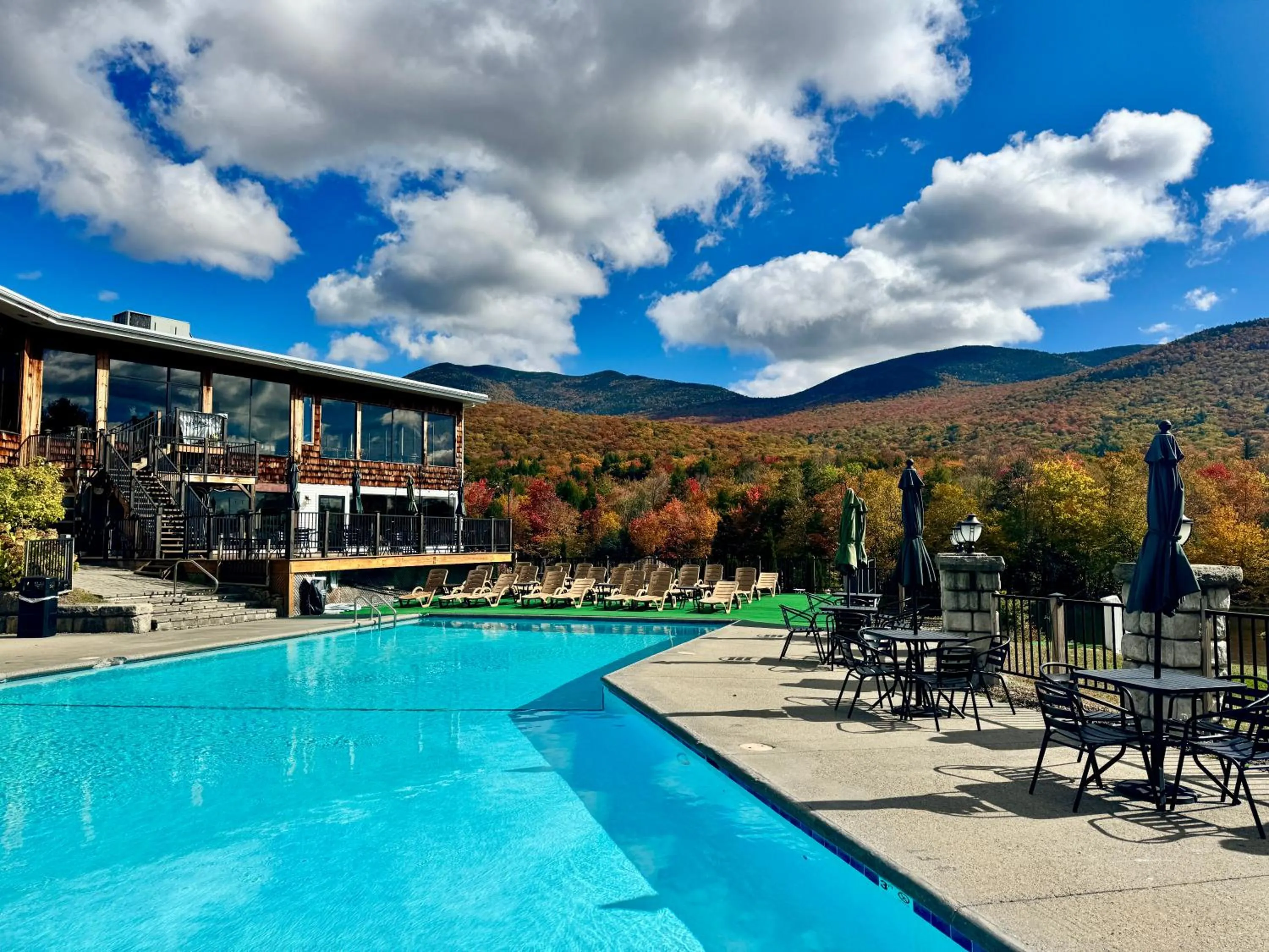 Swimming pool in Indian Head Resort