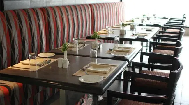 Restaurant/places to eat in Savoy Suites Manesar Restaurant/places to eat in Savoy Suites Manesar