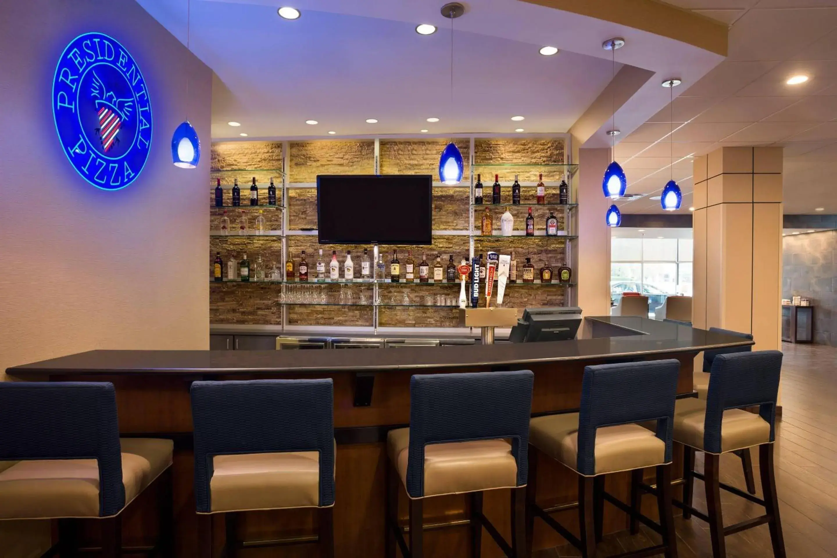 Lounge or bar in Comfort Inn & Suites Presidential Lounge or bar in Comfort Inn & Suites Presidential