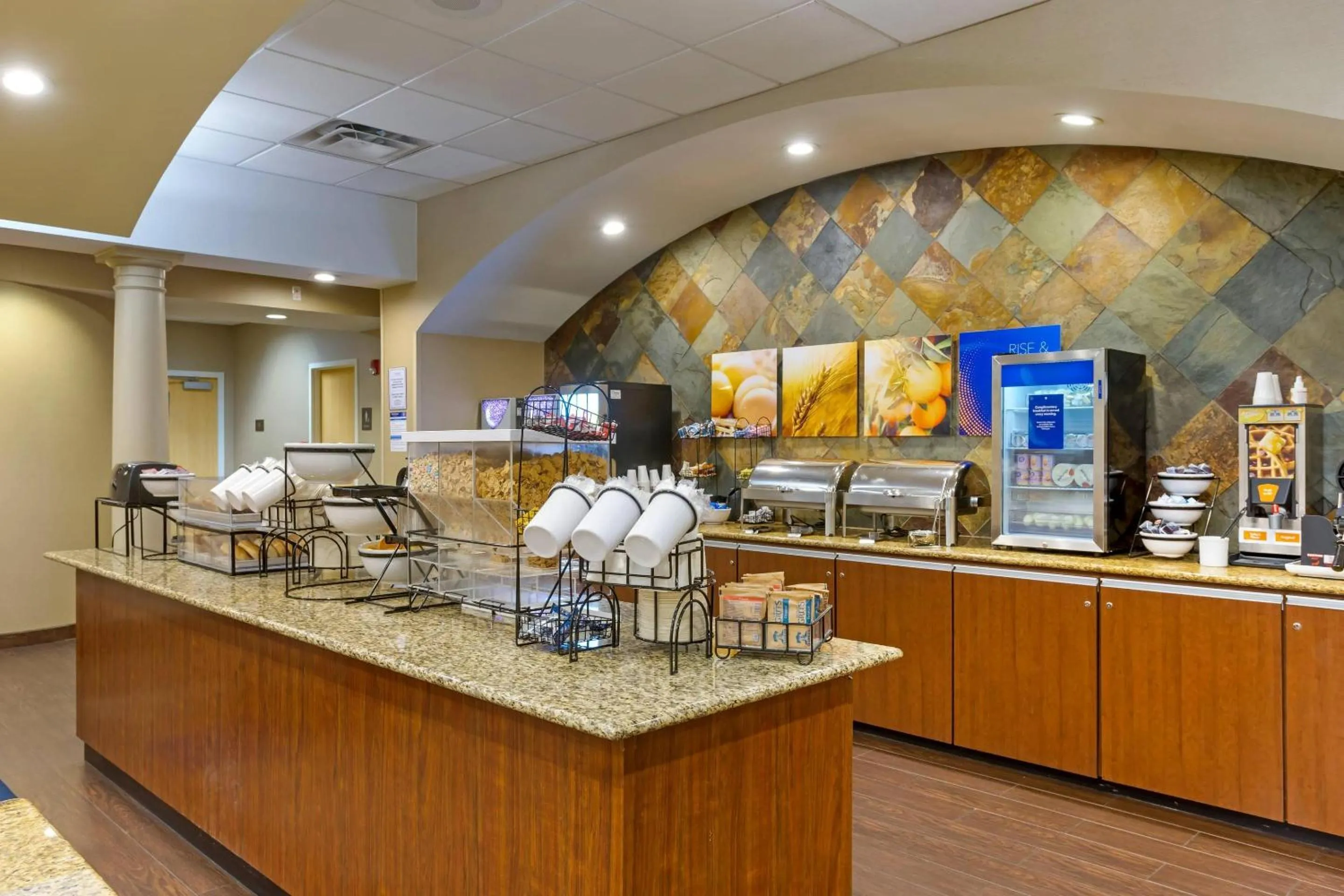 Breakfast in Comfort Inn & Suites Presidential