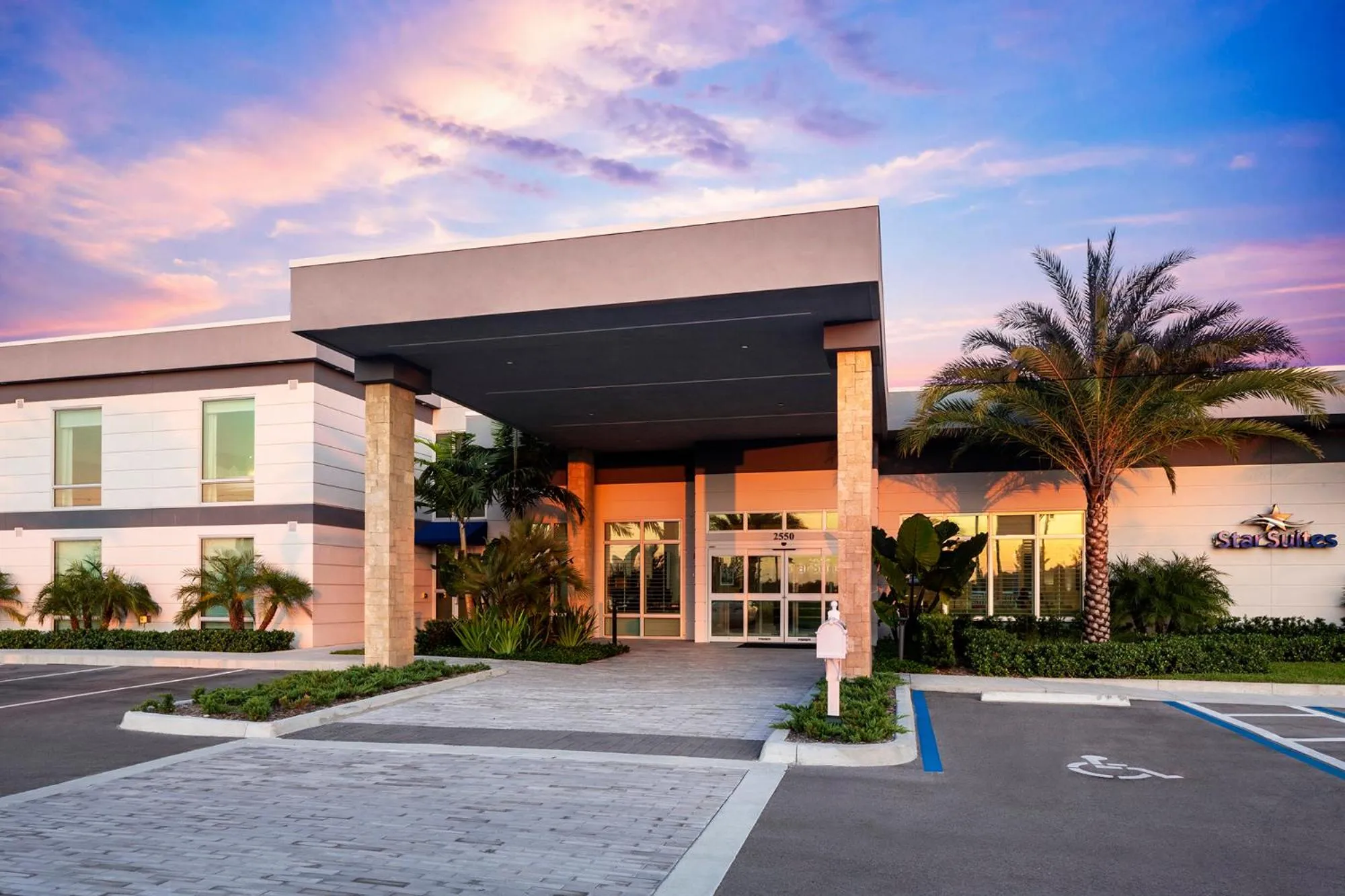 Facade/entrance in Star Suites - A Vero Beach Hotel
