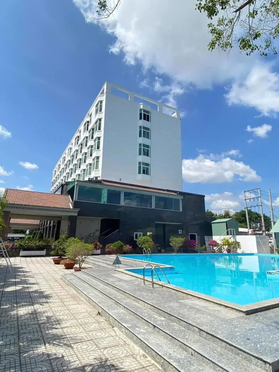 Property building in Van Phat Riverside Hotel Property building in Van Phat Riverside Hotel