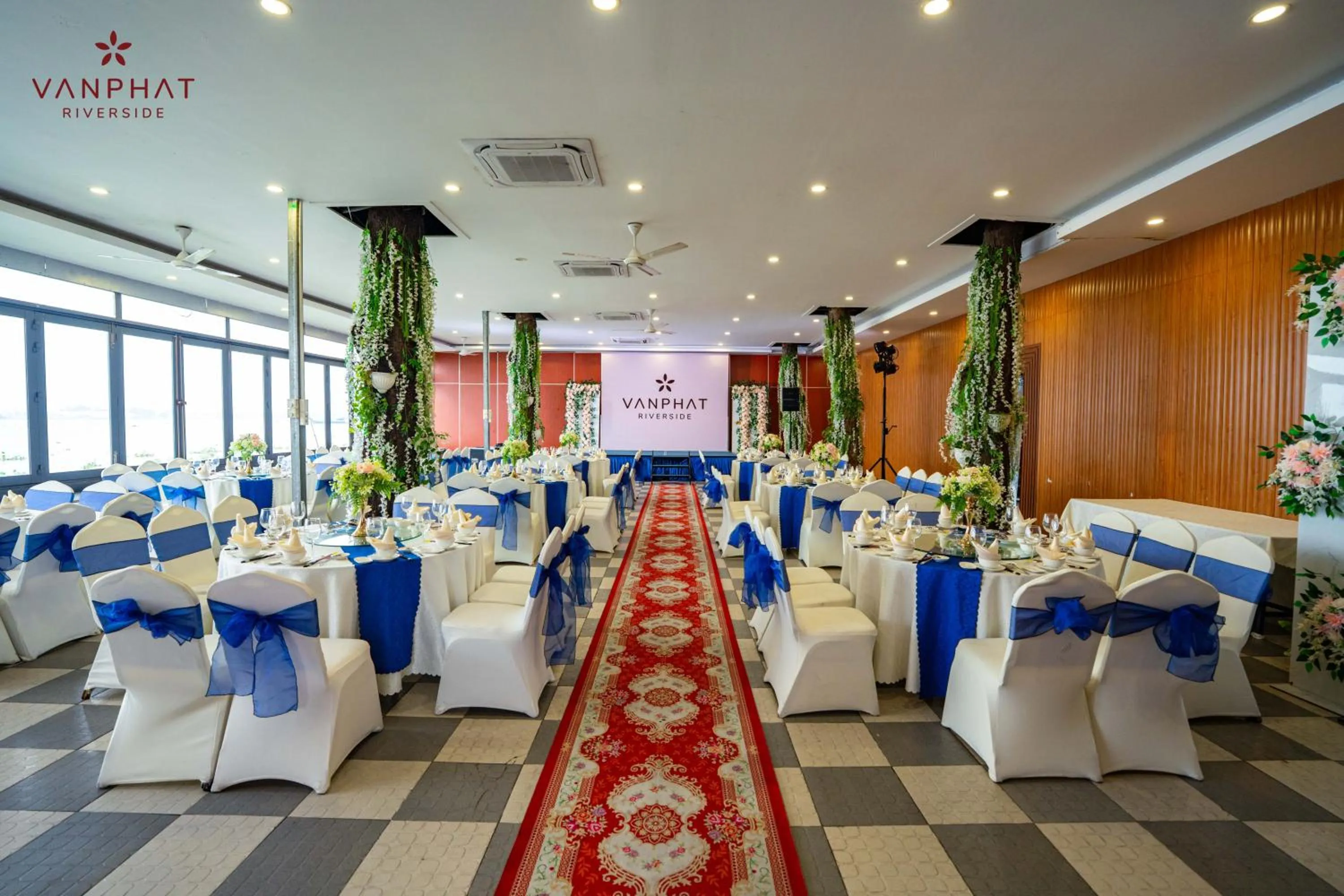 Restaurant/places to eat in Van Phat Riverside Hotel