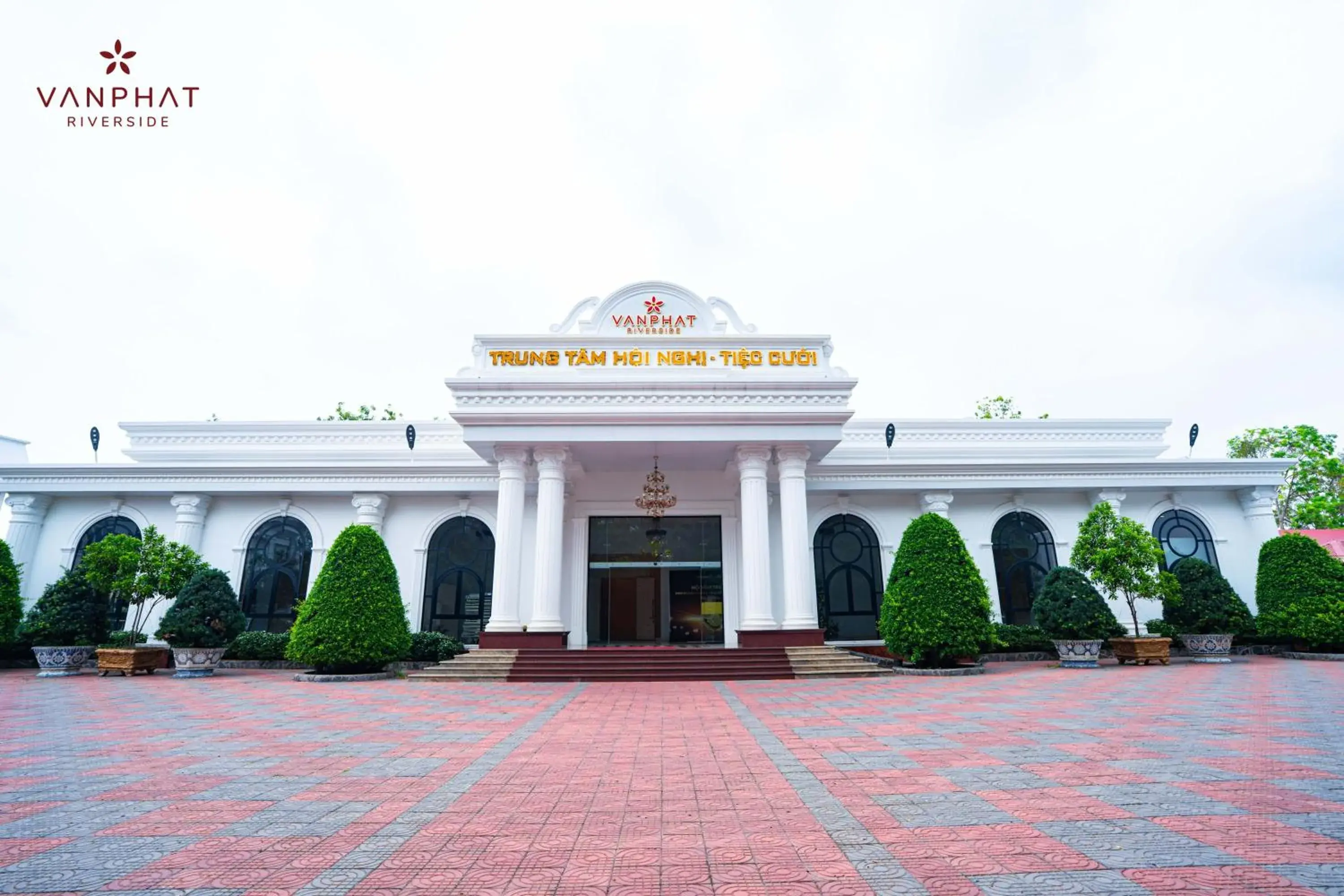 Property building in Van Phat Riverside Hotel Property building in Van Phat Riverside Hotel