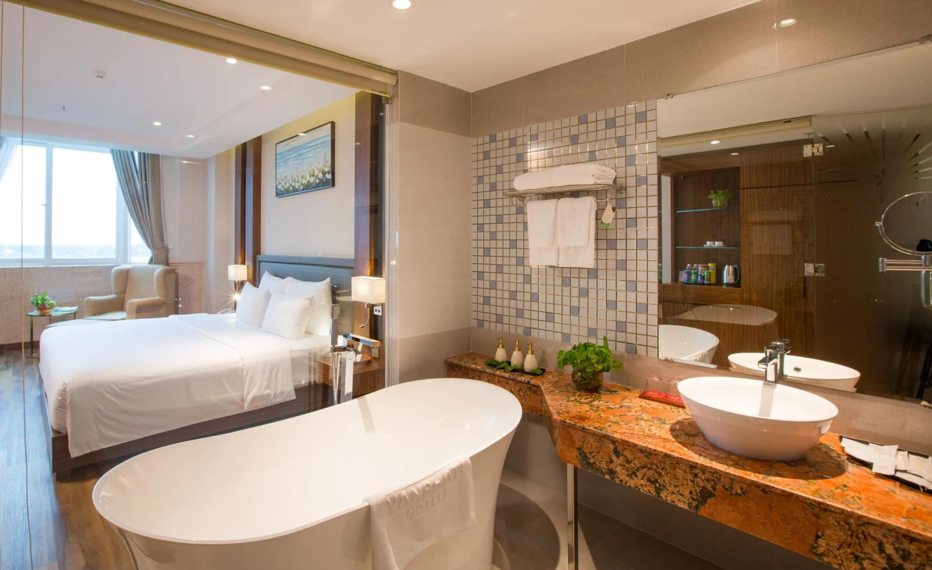 Bathroom, Bed in Van Phat Riverside Hotel