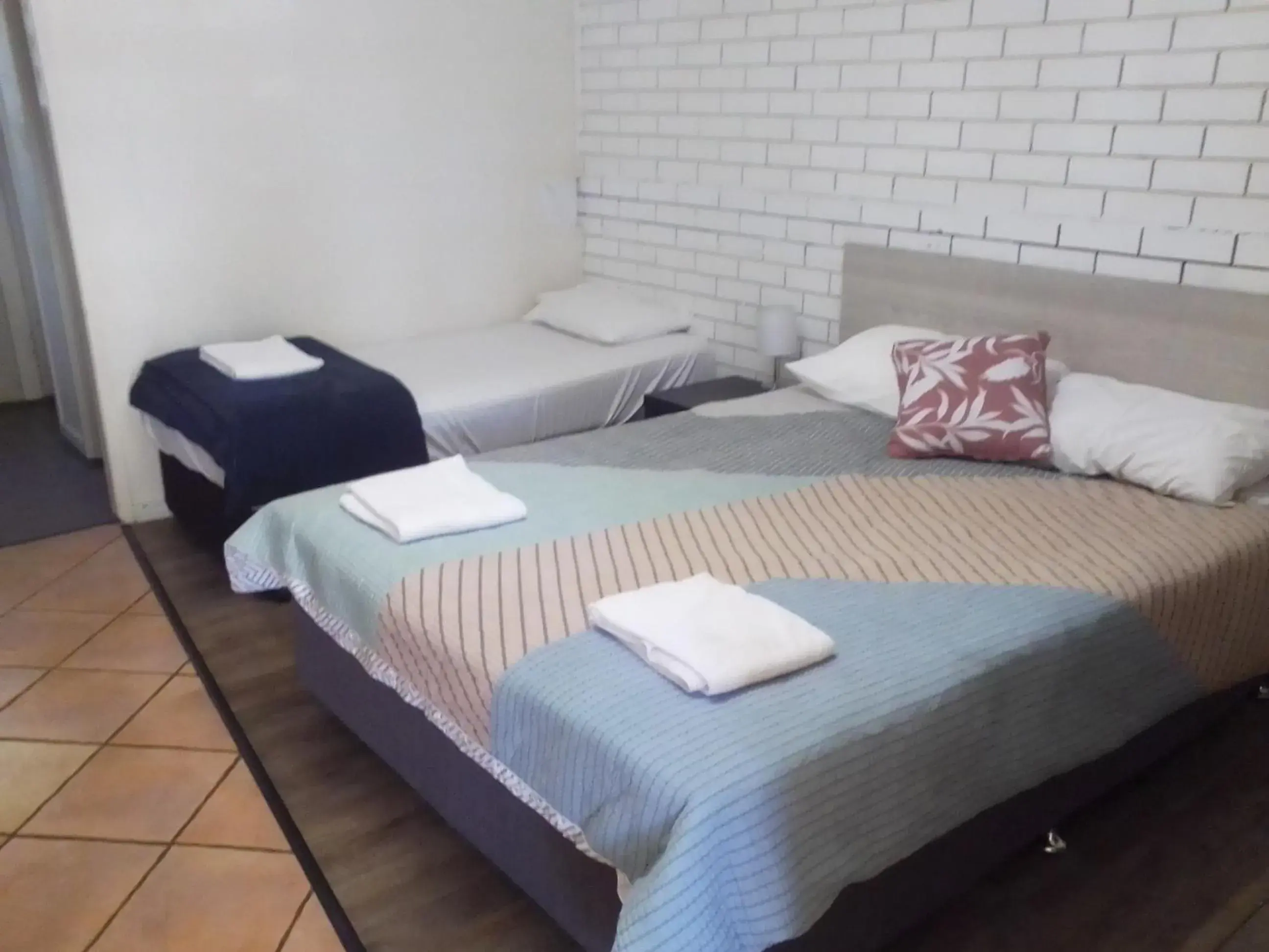 Twin Room in Paradise Motel Twin Room in Paradise Motel