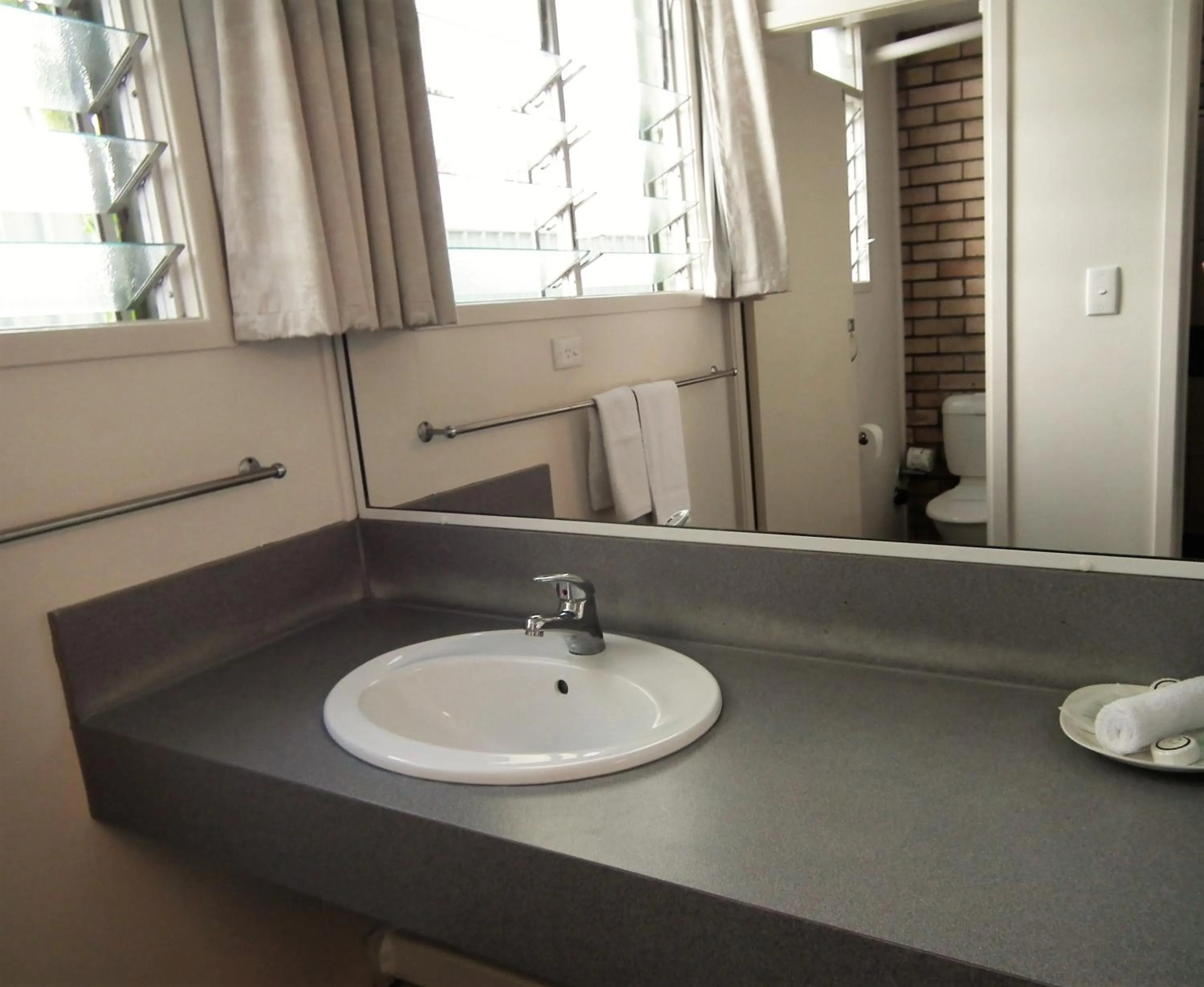 Bathroom in Paradise Motel