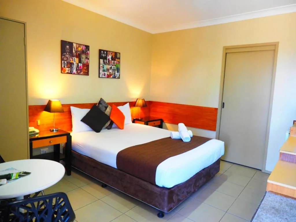 Bed in Bella Vista Motel