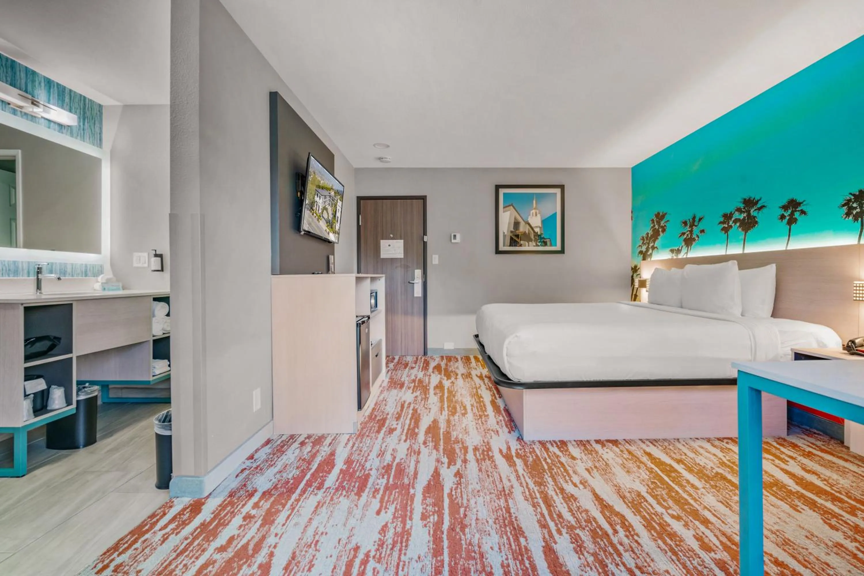 Guests, Bed in Avania Inn of Santa Barbara