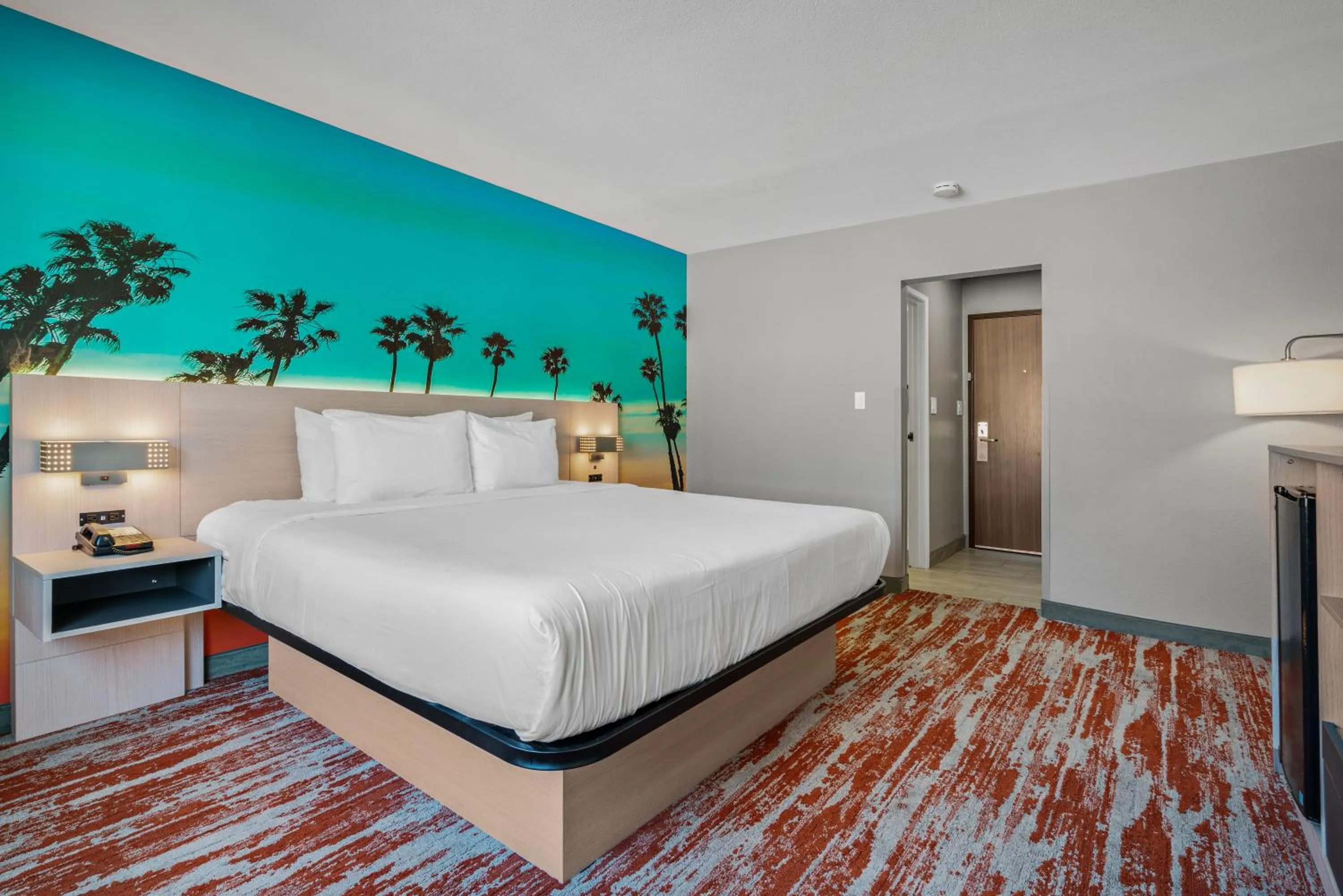 Bed in Avania Inn of Santa Barbara