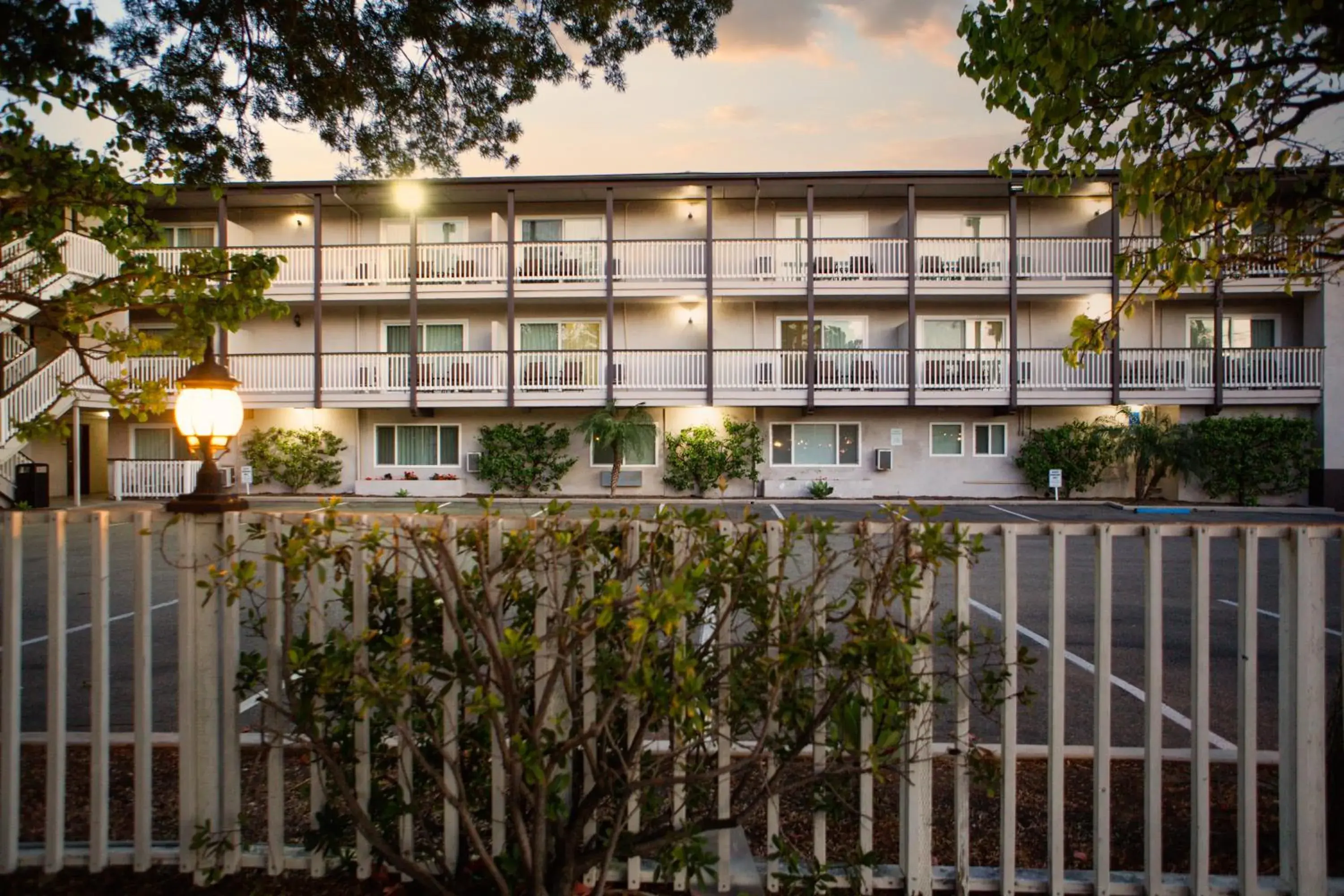 Property building in Avania Inn of Santa Barbara Property building in Avania Inn of Santa Barbara