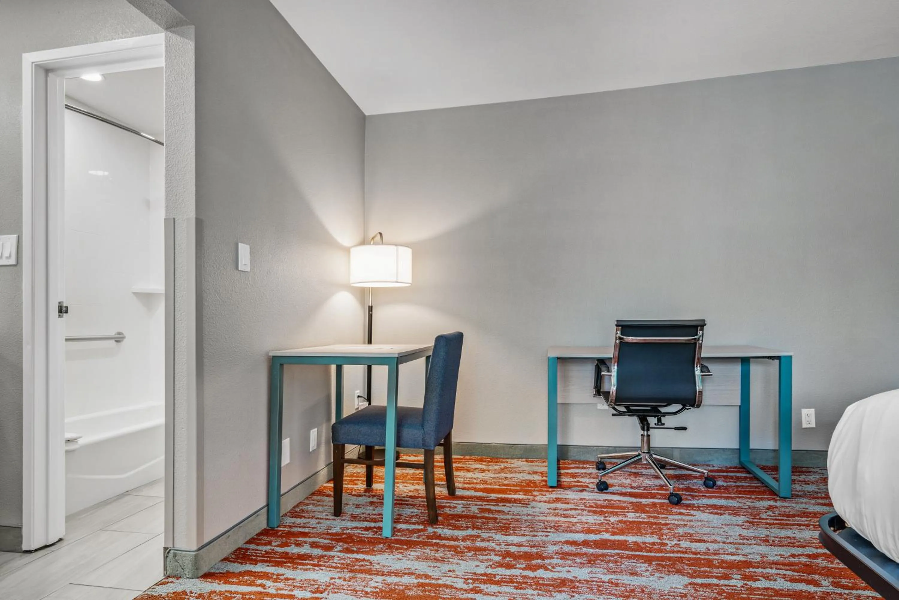 Seating area, Bed in Avania Inn of Santa Barbara