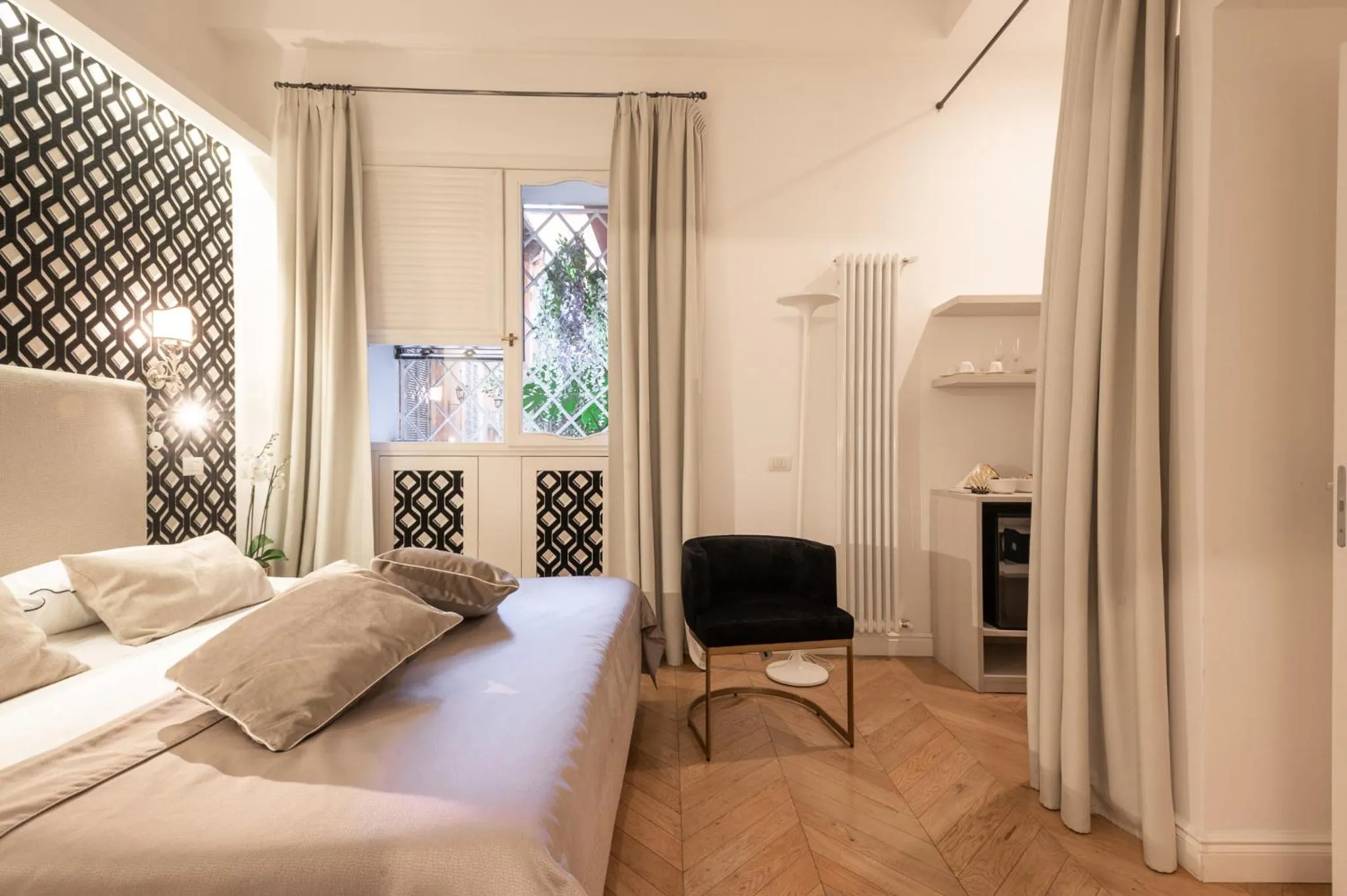 Bed in EBL LUXURY HOME