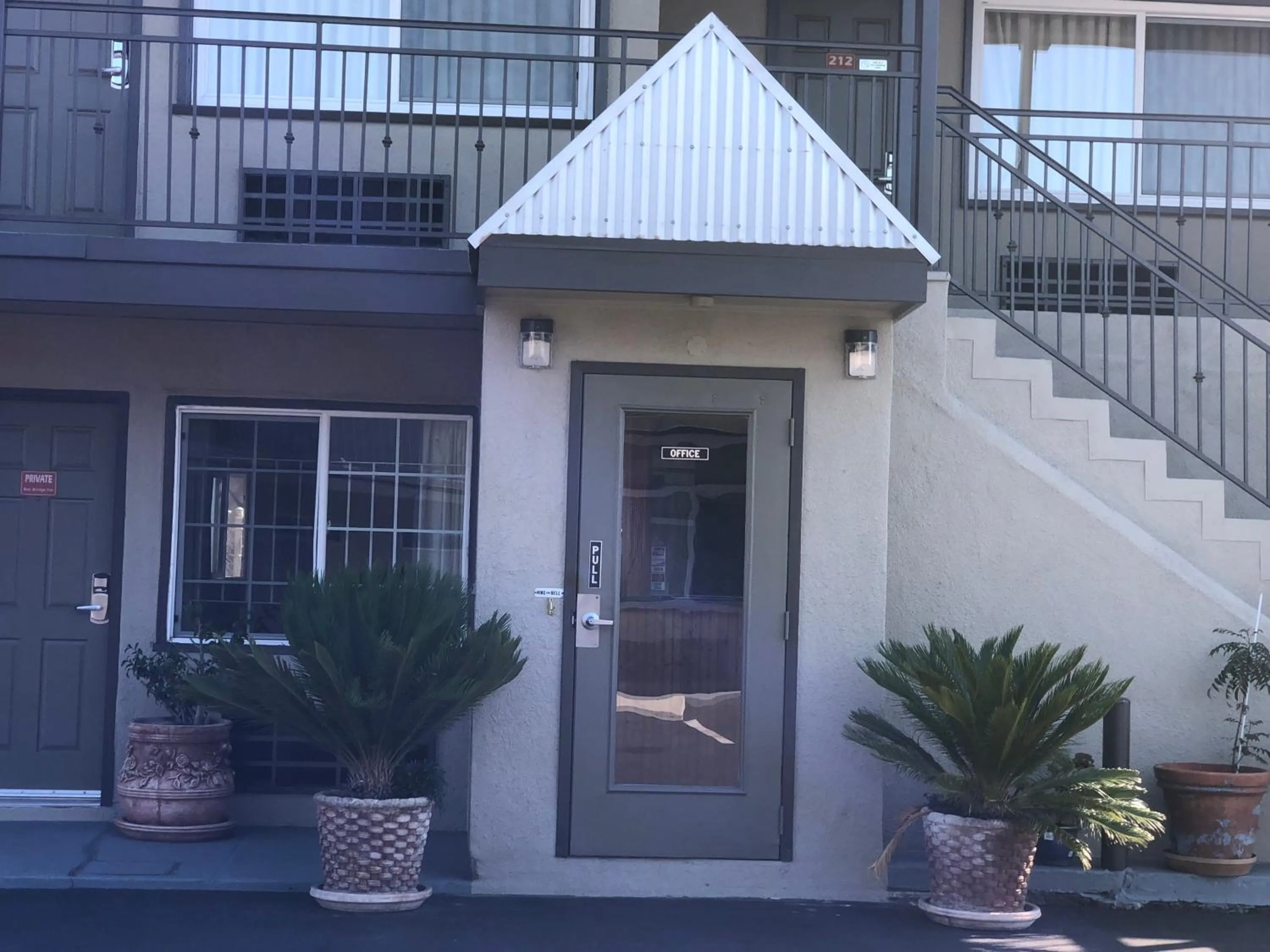 Lobby or reception in Bay Bridge Inn Oakland