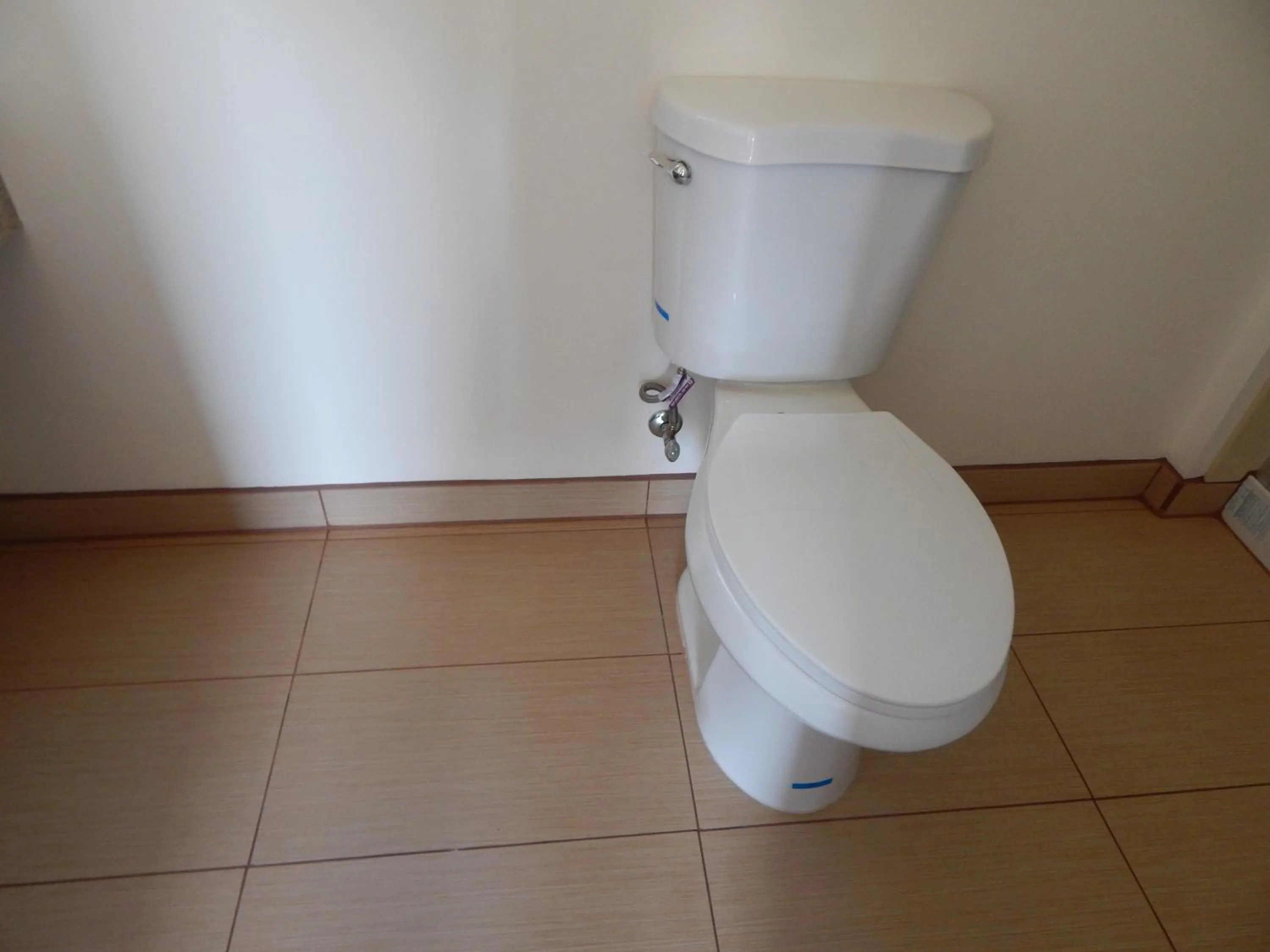 Bathroom in Bay Bridge Inn Oakland