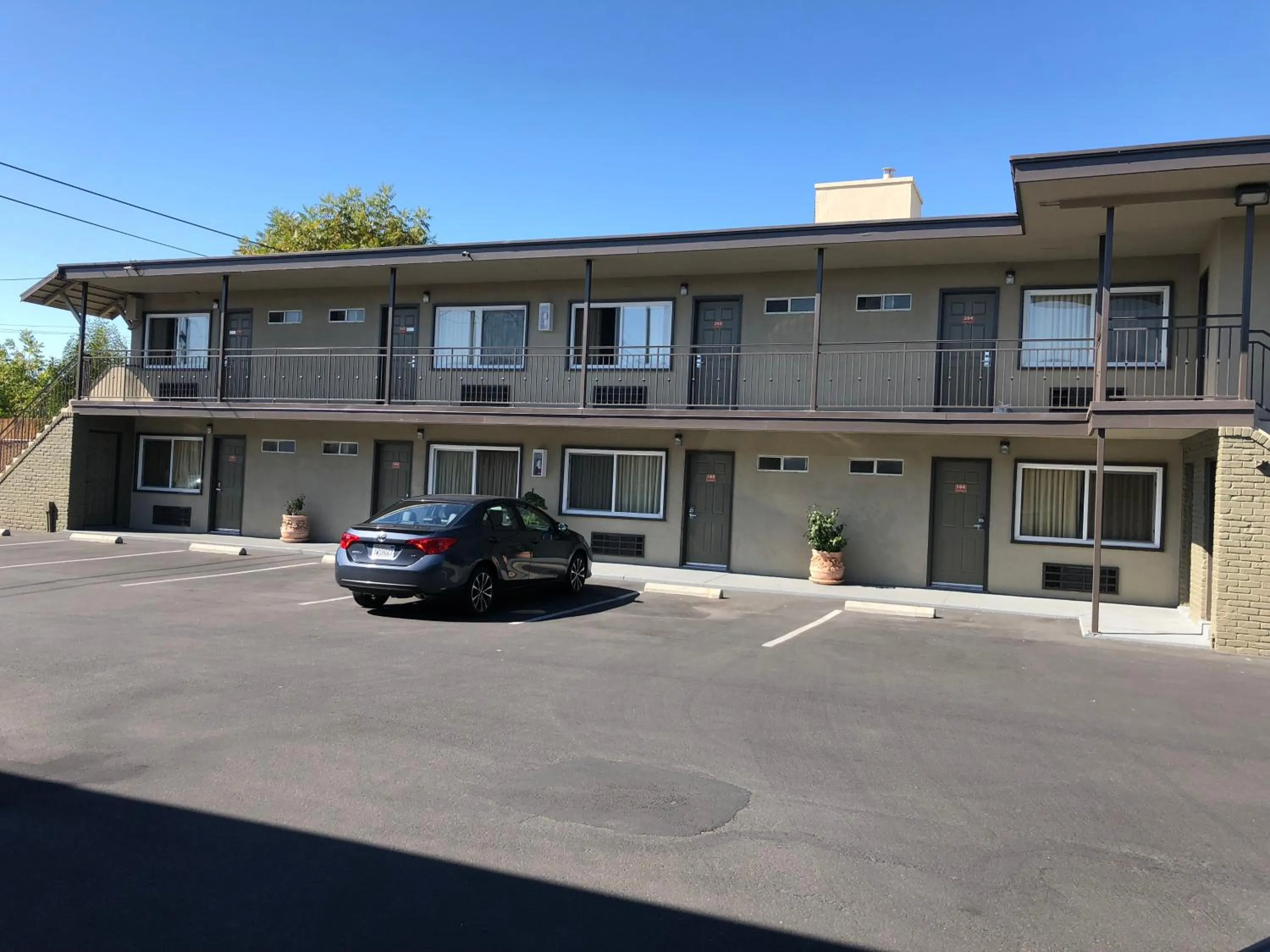 Property building in Bay Bridge Inn Oakland