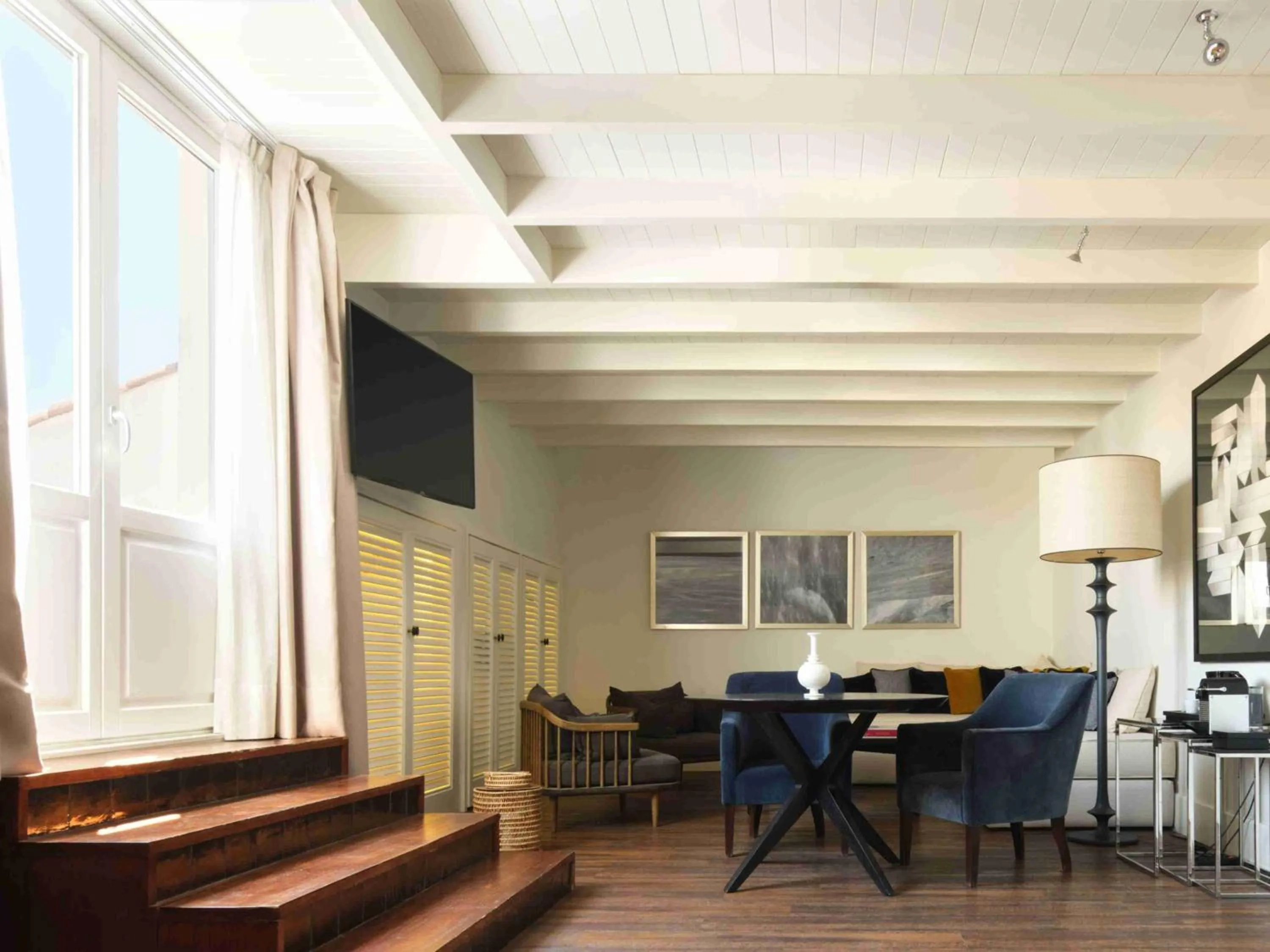 TV and multimedia in Only YOU Boutique Hotel Madrid