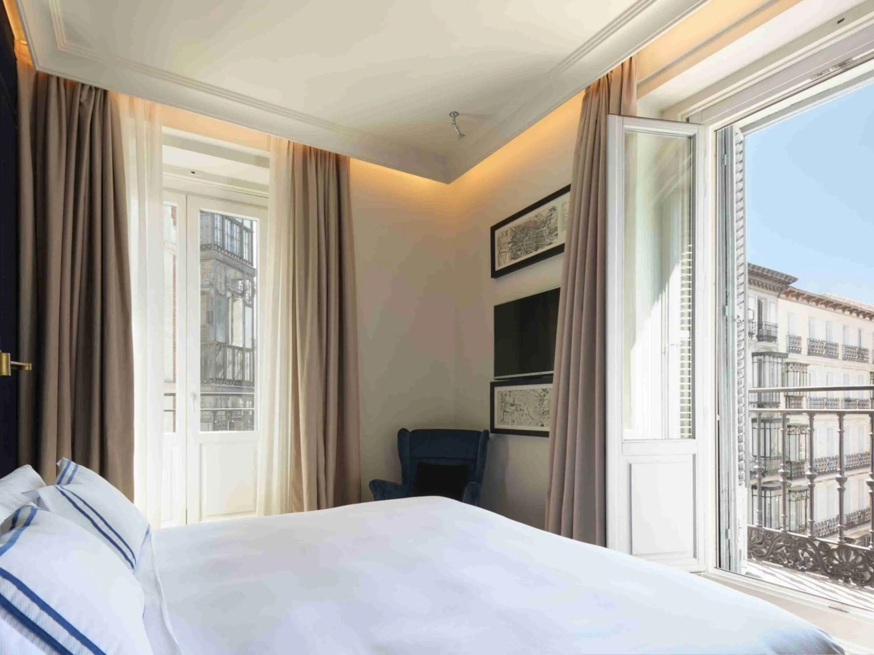 Bed in Only YOU Boutique Hotel Madrid