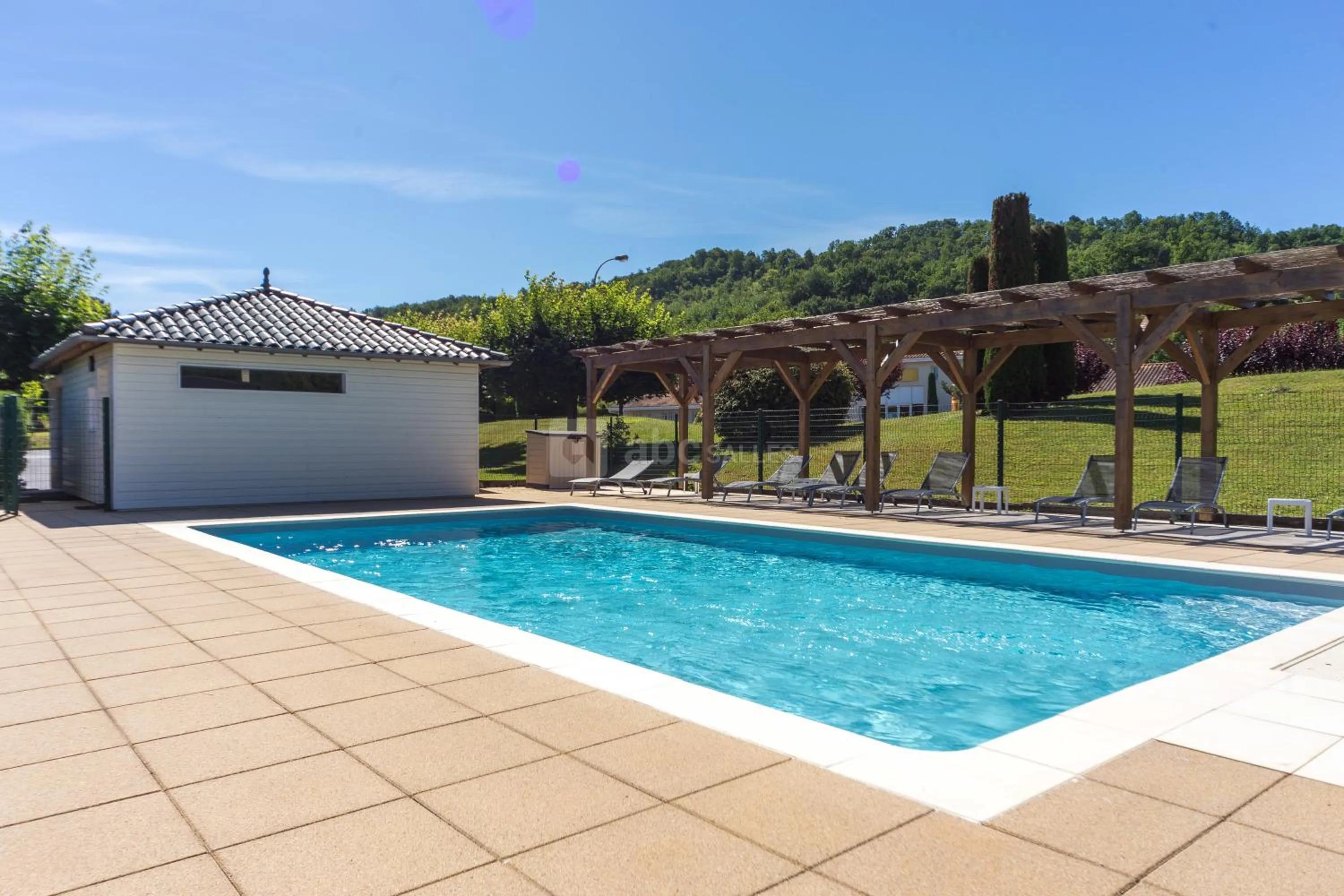 Day in Hôtel Grand Confort Le Moulin Rouge