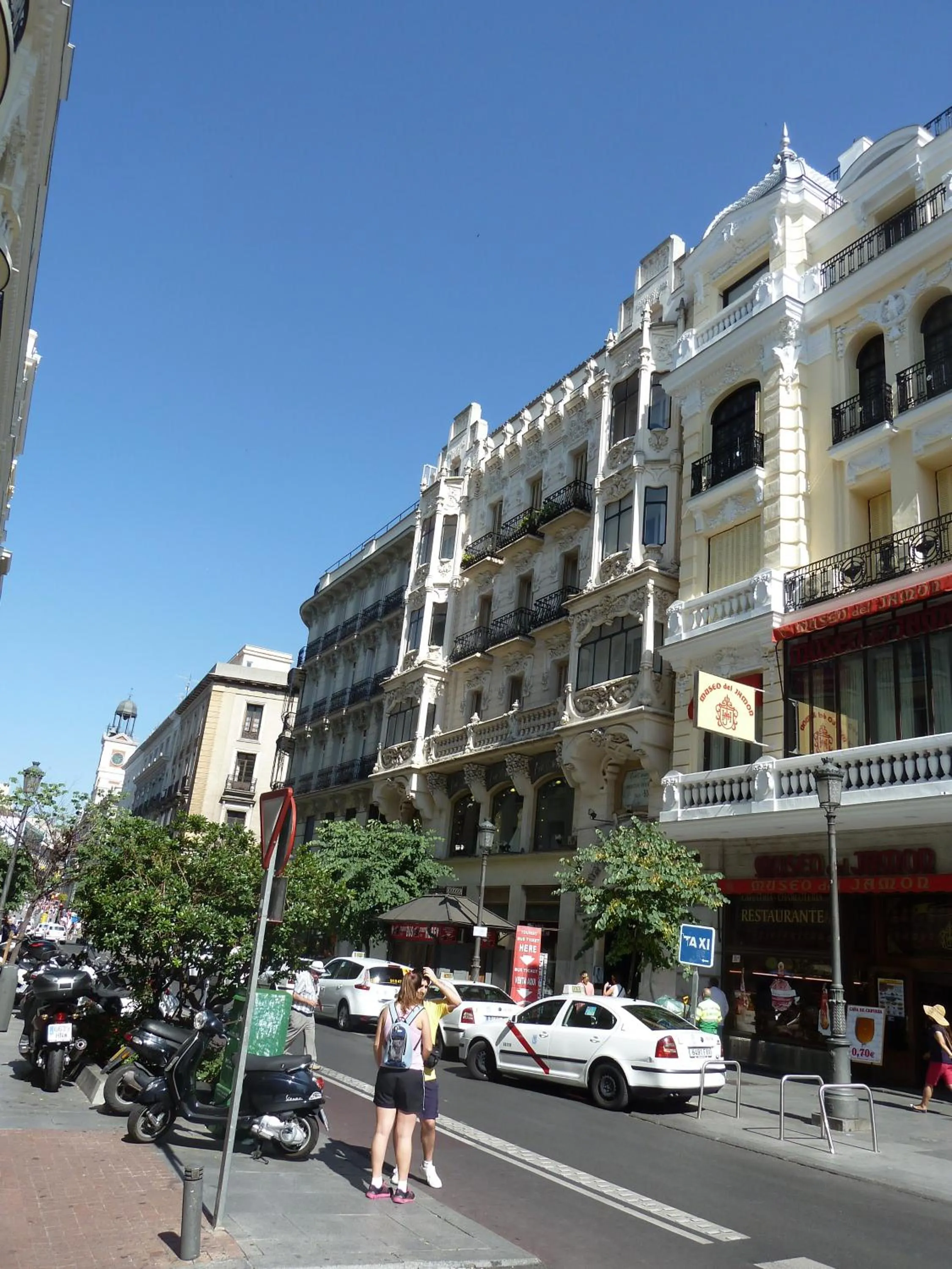 Property building in Hostal Mayor