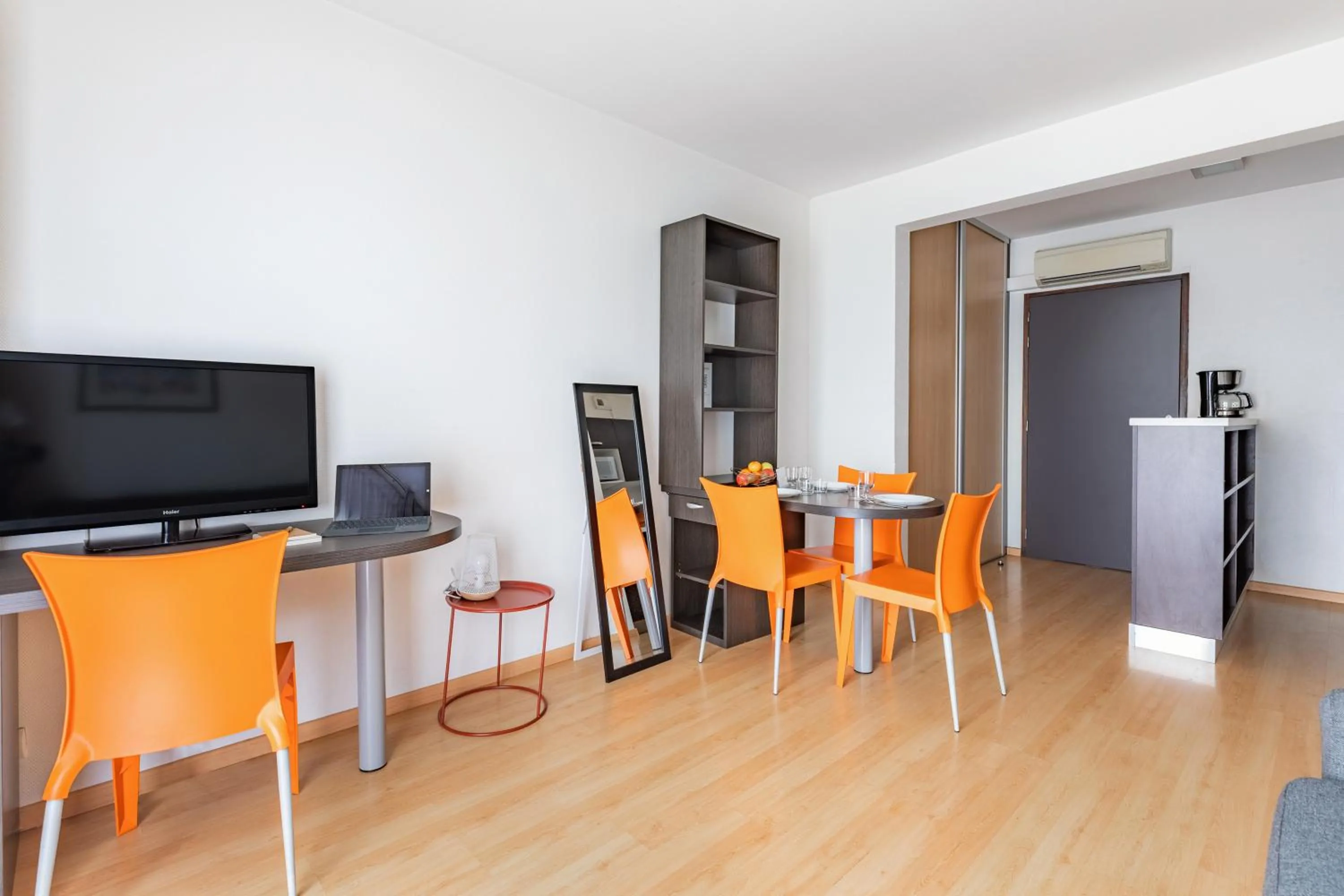 Photo of the whole room in Appart'City Classic Nantes - Carquefou