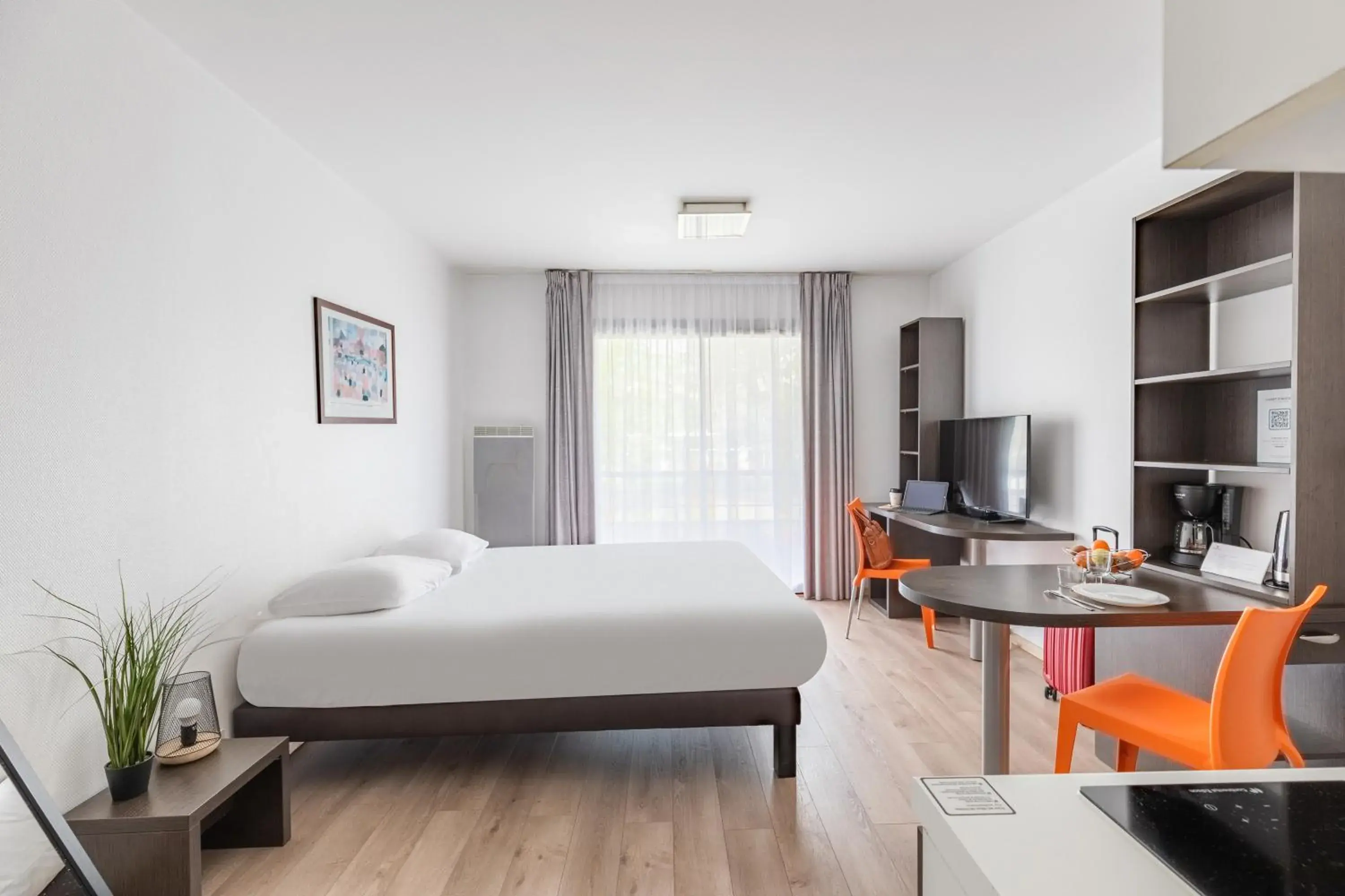 Photo of the whole room, Bed in Appart'City Classic Nantes - Carquefou Photo of the whole room, Bed in Appart'City Classic Nantes - Carquefou