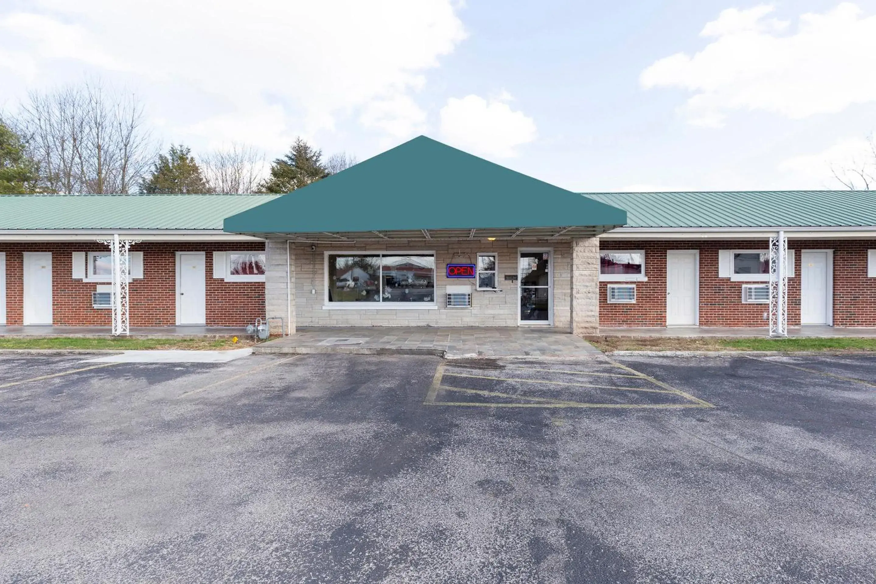 Facade/entrance in OYO Hotel Cave City KY Facade/entrance in OYO Hotel Cave City KY