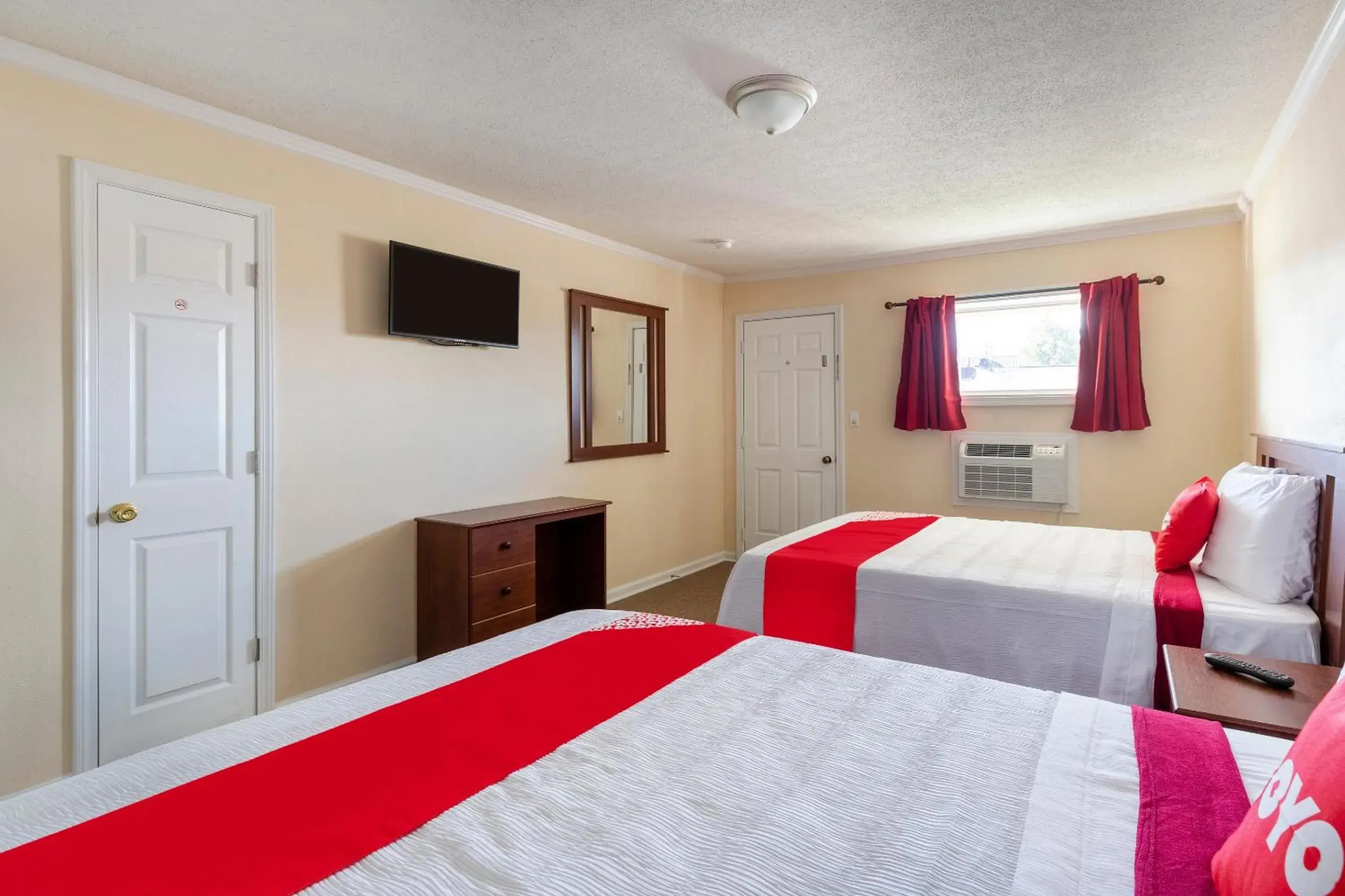 Bedroom, Bed in OYO Hotel Cave City KY Bedroom, Bed in OYO Hotel Cave City KY