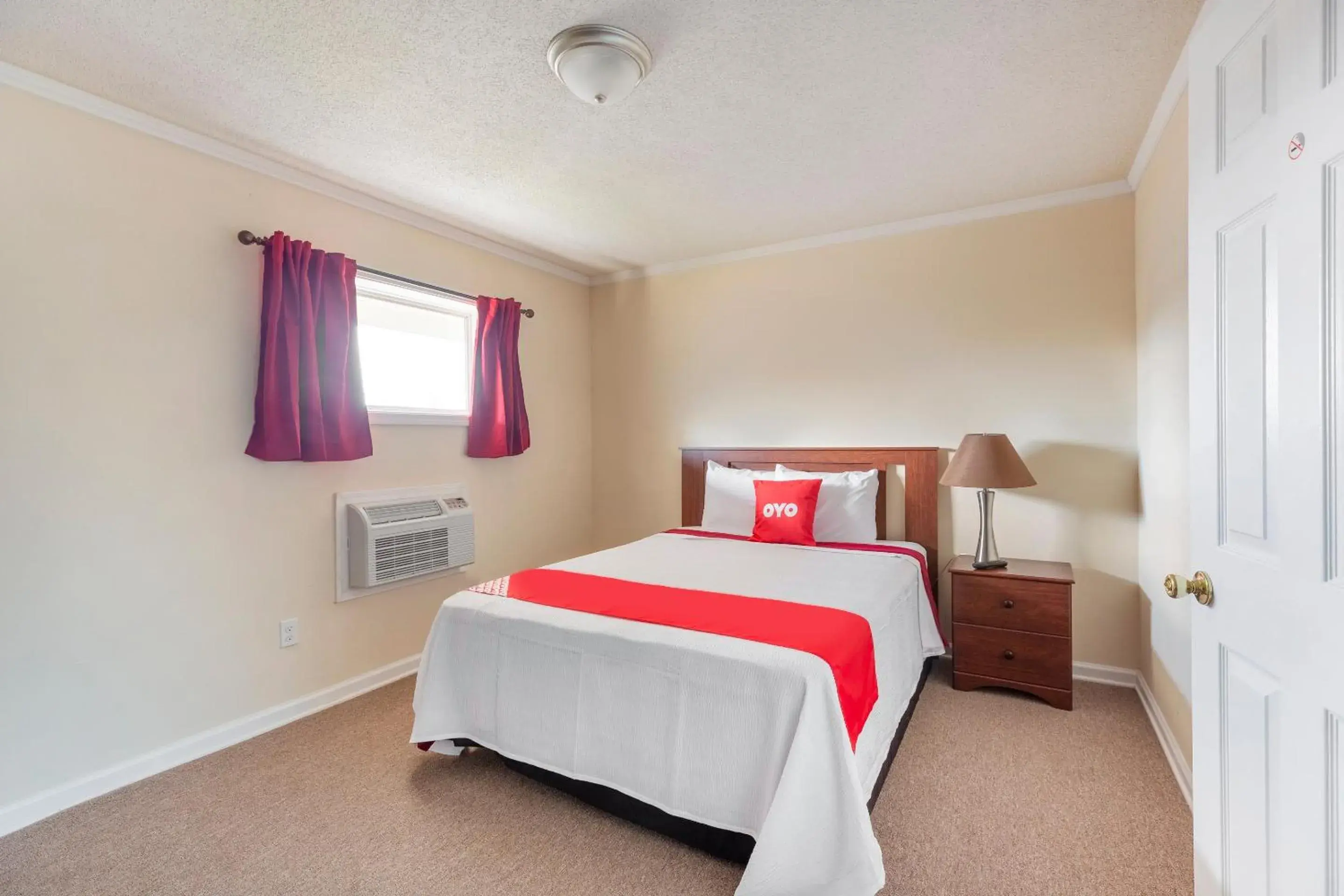 Bedroom, Bed in OYO Hotel Cave City KY Bedroom, Bed in OYO Hotel Cave City KY